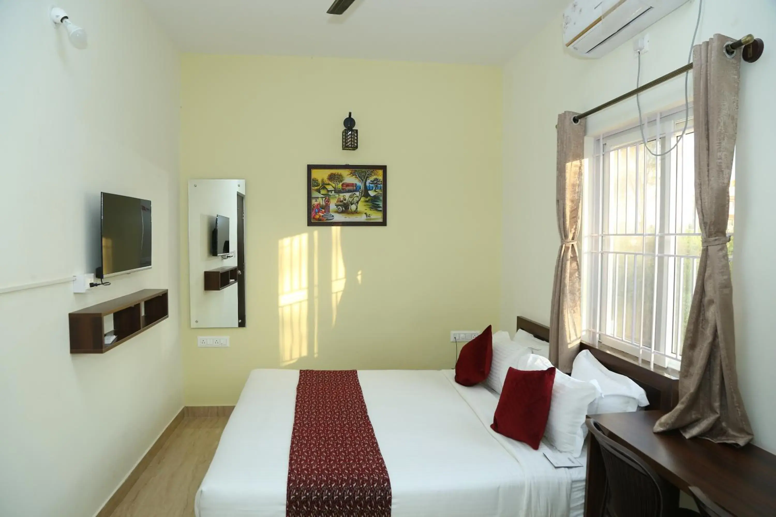 King Room - single occupancy in Hotel Bangalore Airport Inn, Near kempegowda Airport, Airport Pickup & Drop Available 24X7 King Room - single occupancy in Hotel Bangalore Airport Inn, Near kempegowda Airport, Airport Pickup & Drop Available 24X7