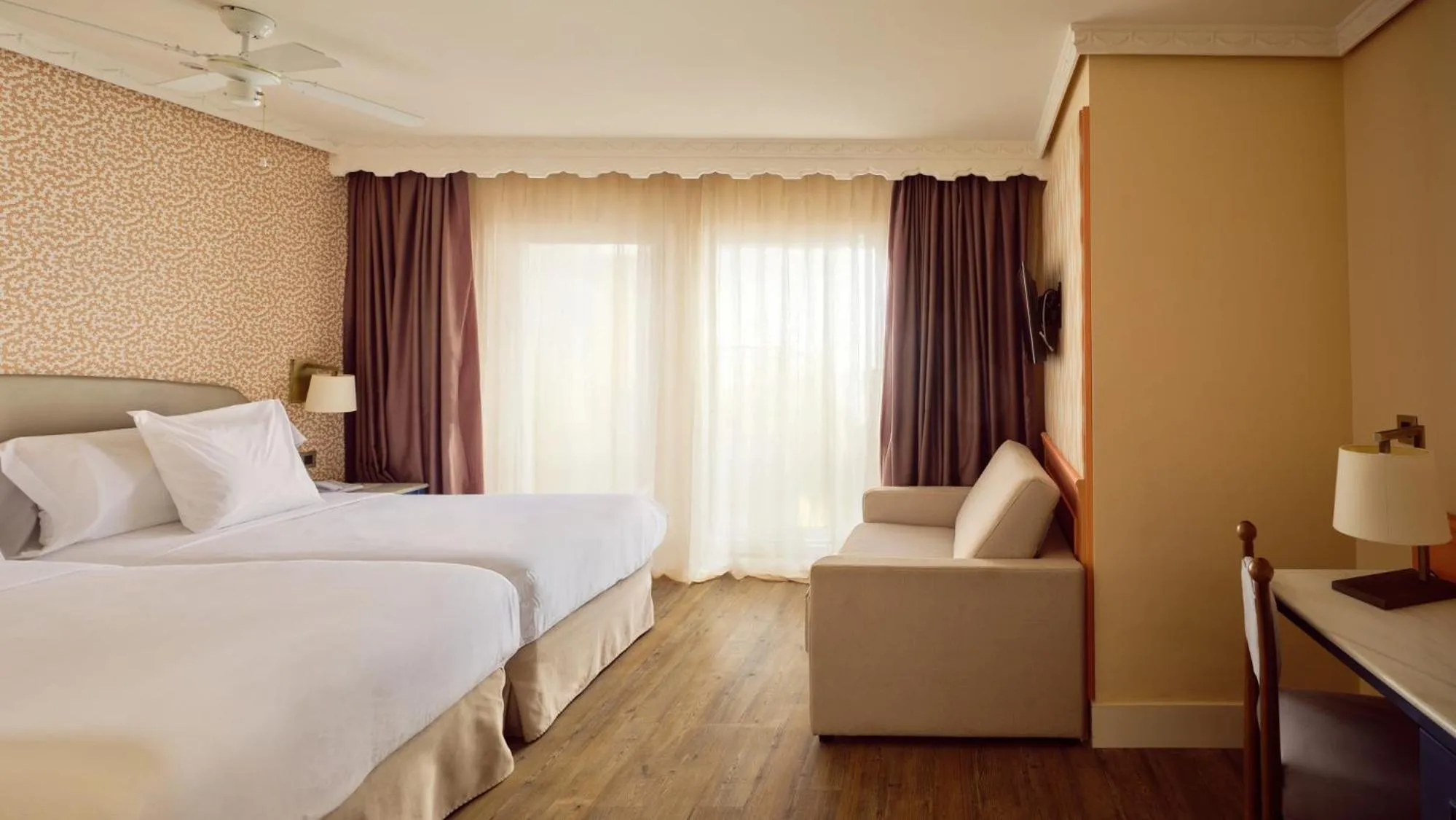 Bedroom, Bed in Fénix Torremolinos - Adults Only Recommended