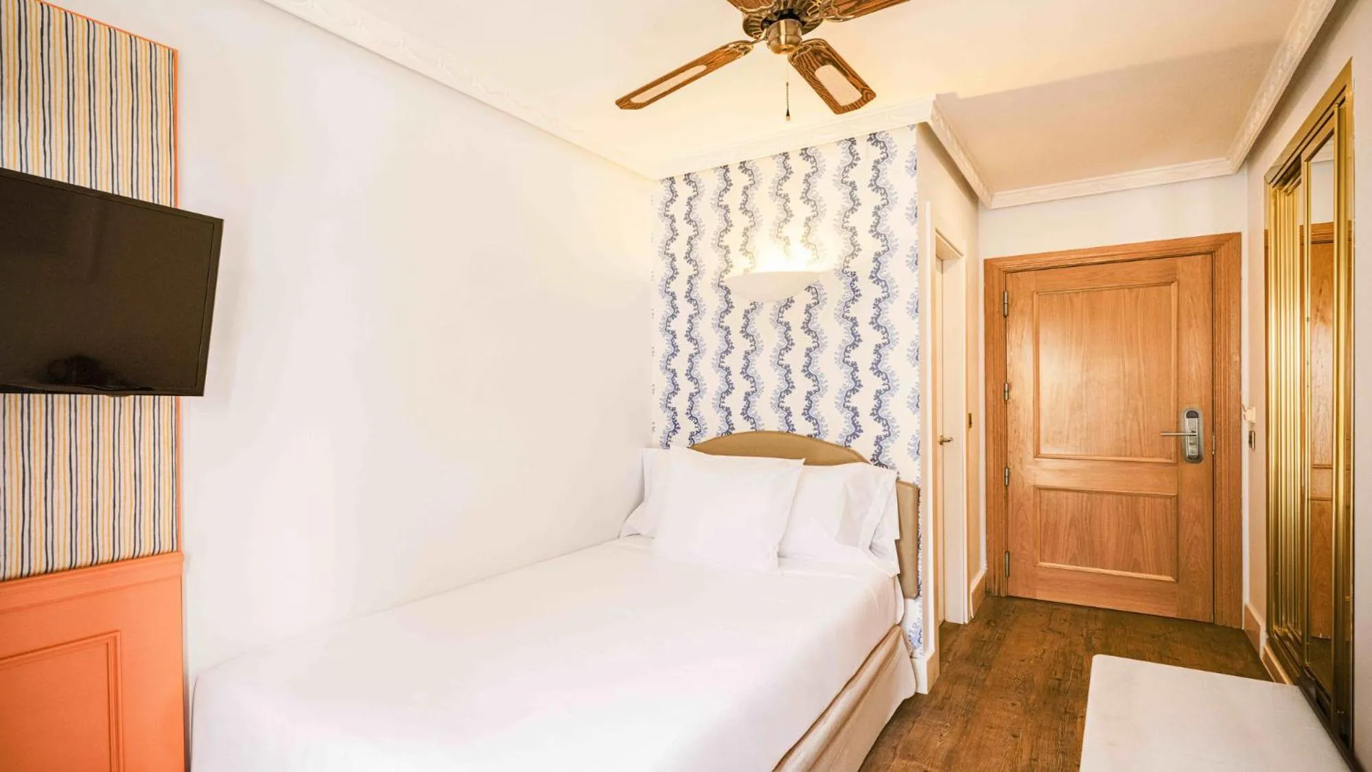 Bedroom, Bed in Fénix Torremolinos - Adults Only Recommended