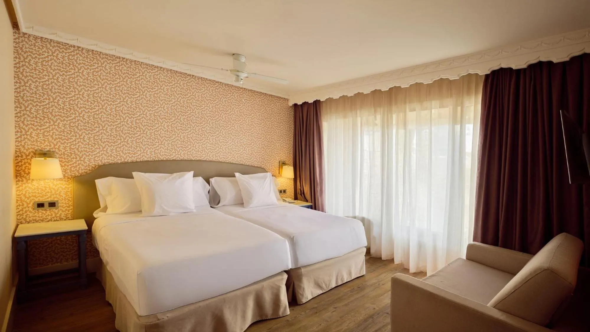 Bedroom, Bed in Fénix Torremolinos - Adults Only Recommended