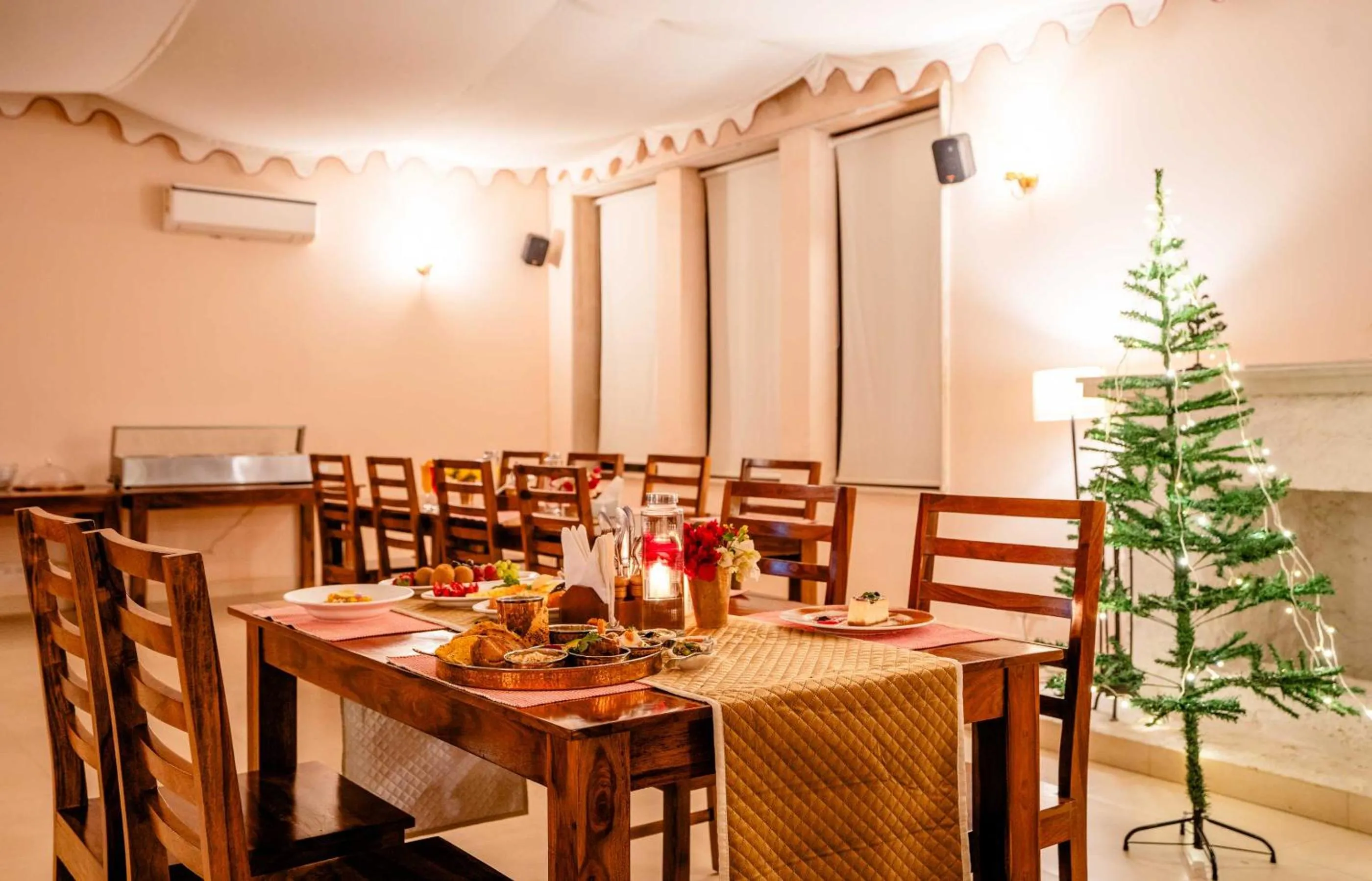 Dining area in Guldaar Sariska - A luxury Forest Resort