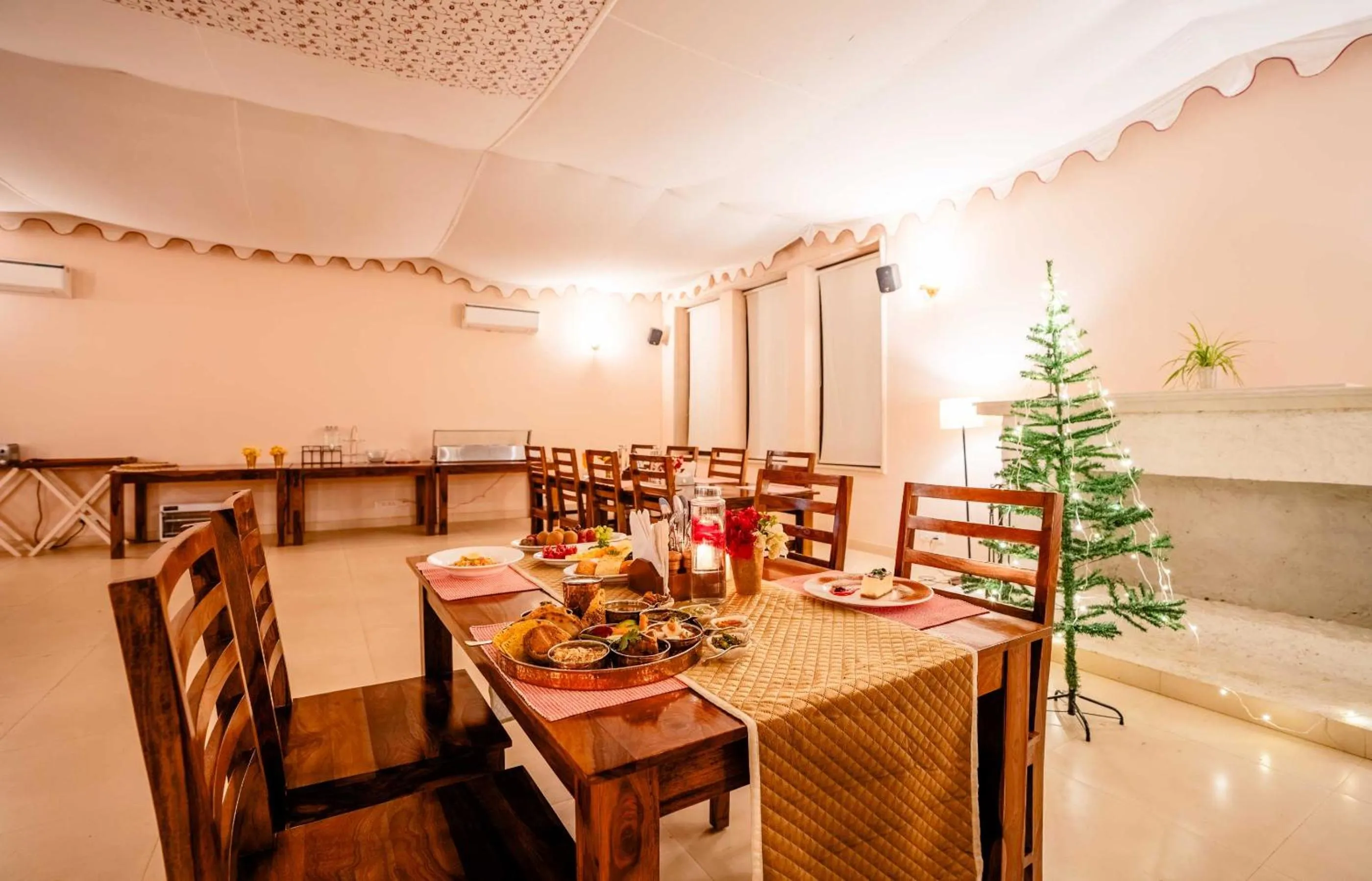Dining area in Guldaar Sariska - A luxury Forest Resort
