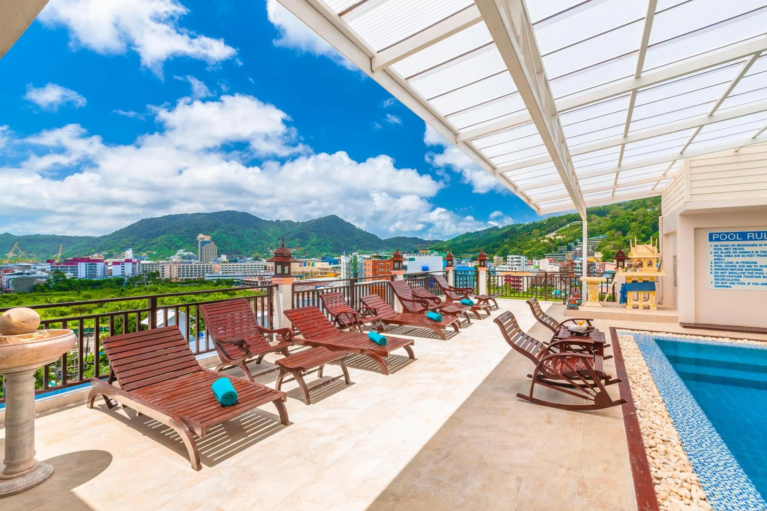 Swimming pool in Patong Heaven