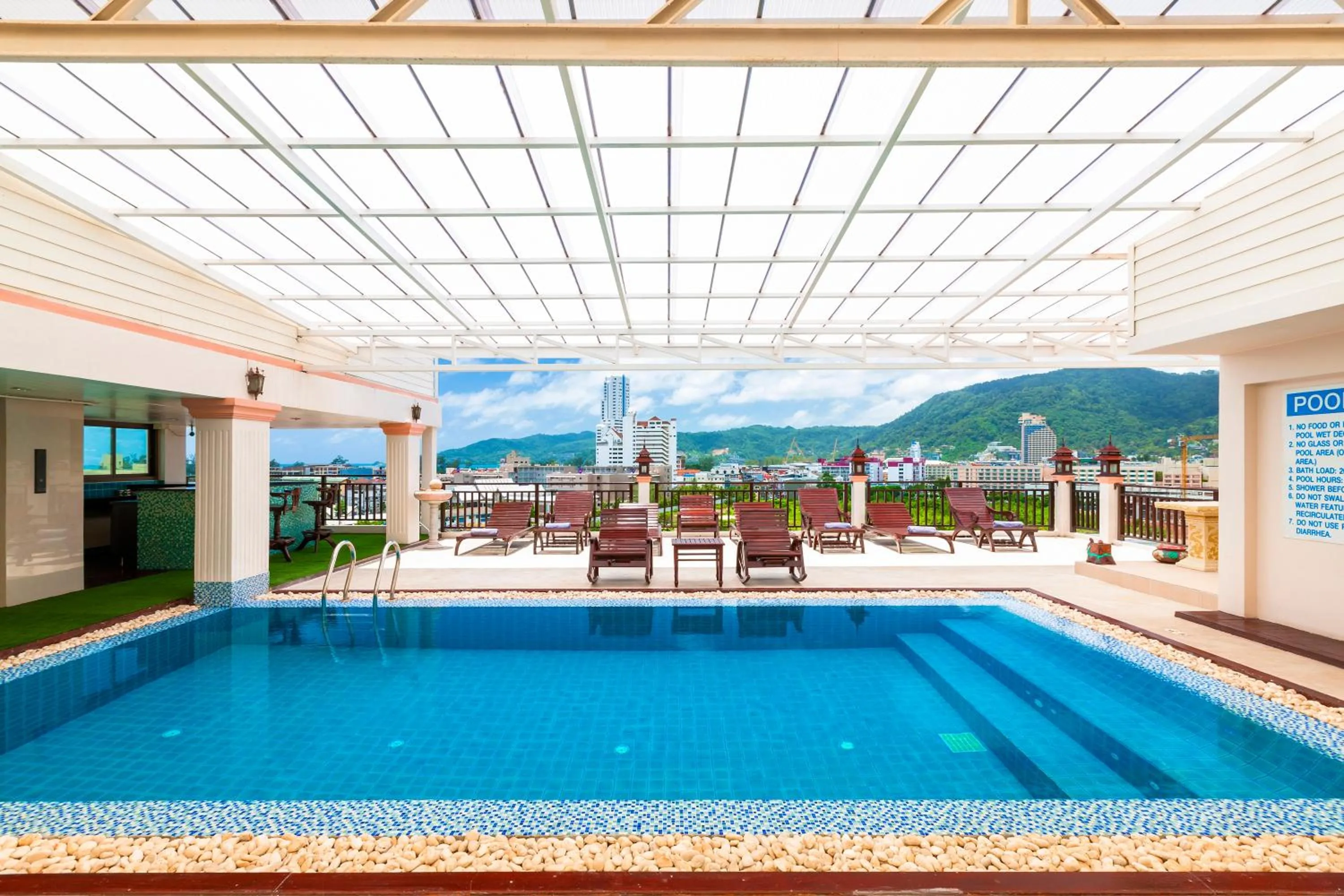 Swimming pool in Patong Heaven