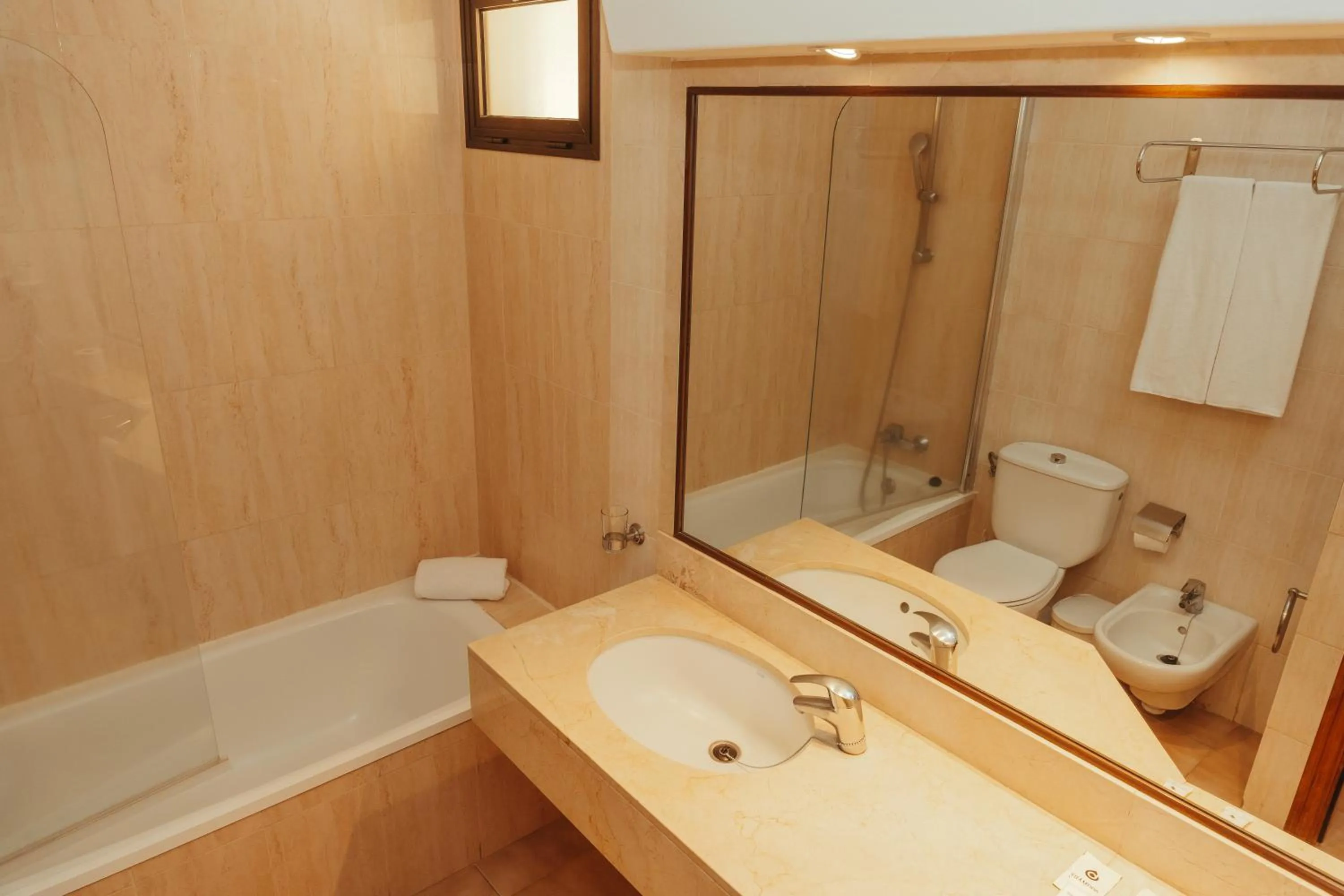 Bathroom in Hotel LIVVO Lago Taurito & Aquapark