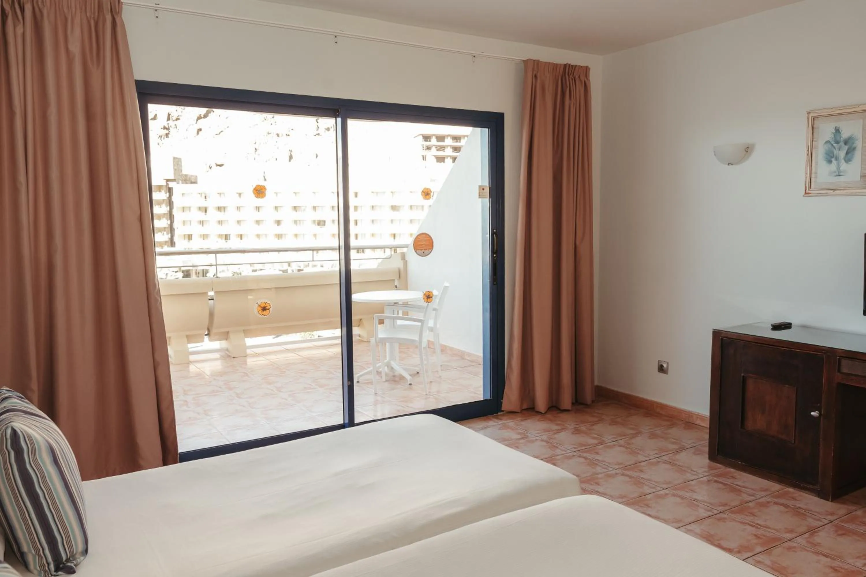 Balcony/Terrace, Bed in Hotel LIVVO Lago Taurito & Aquapark