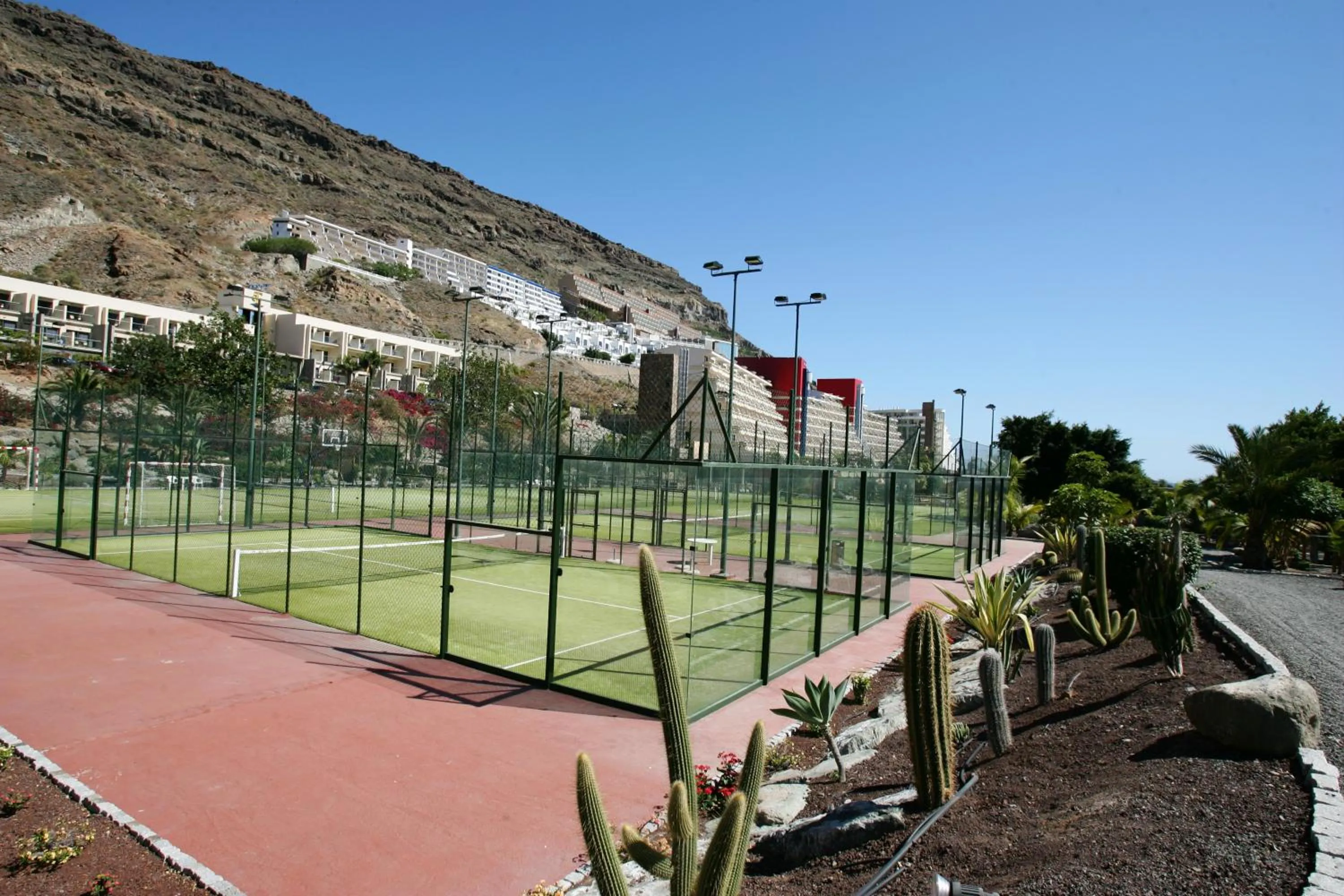 Tennis court in Hotel LIVVO Lago Taurito & Aquapark