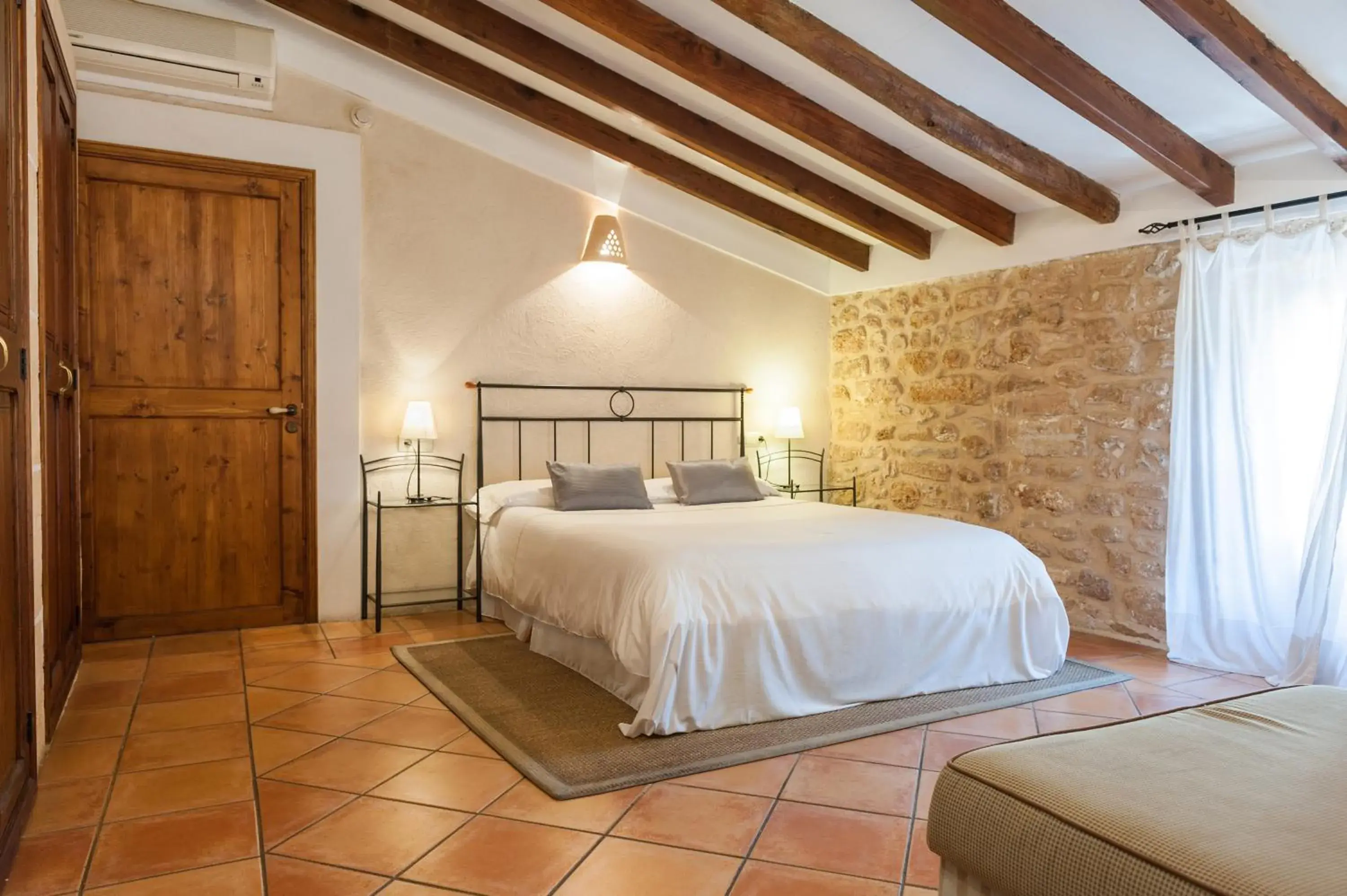 Photo of the whole room, Bed in Hotel Can Simo Photo of the whole room, Bed in Hotel Can Simo