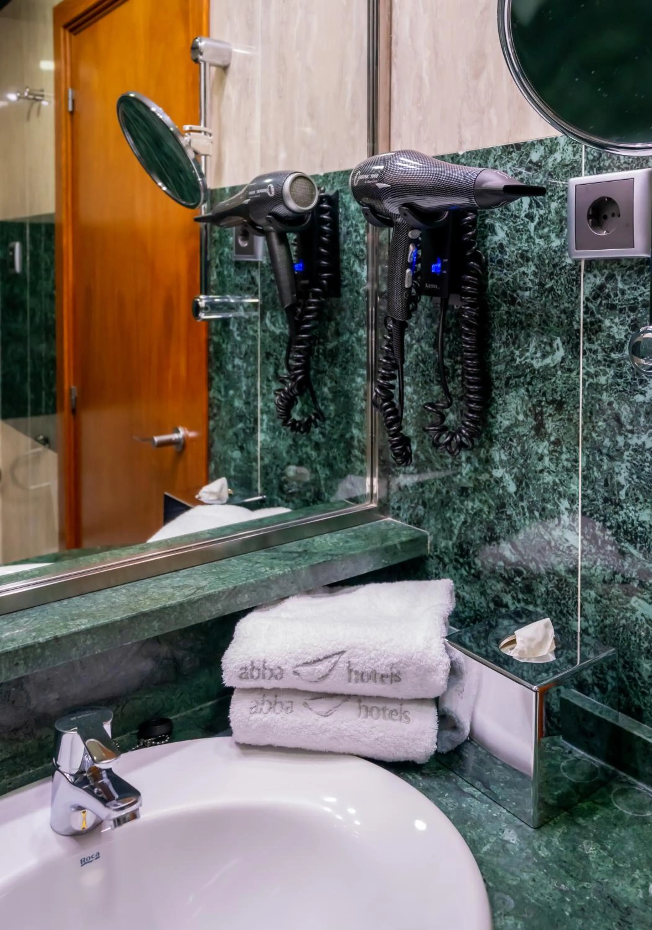 Bathroom in Abba Rambla Hotel