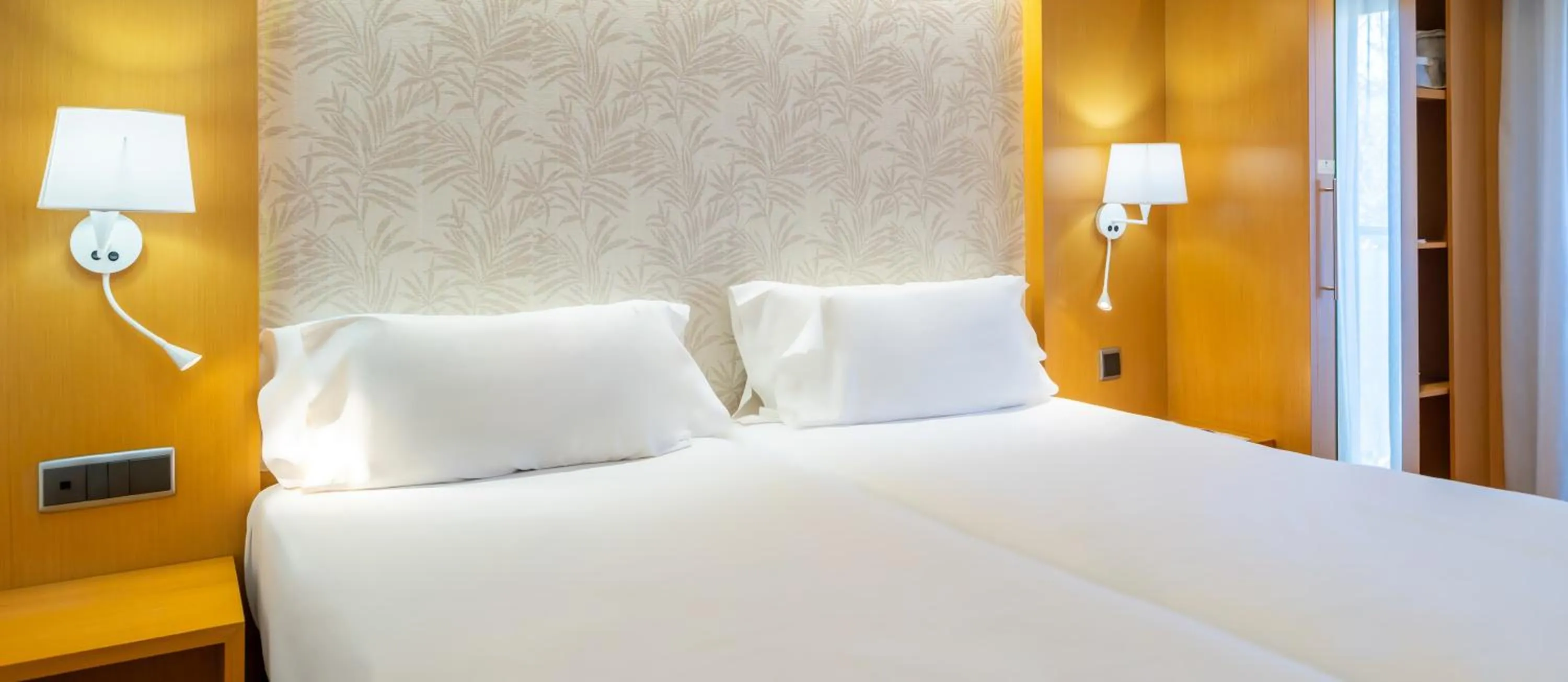Bed in Abba Rambla Hotel
