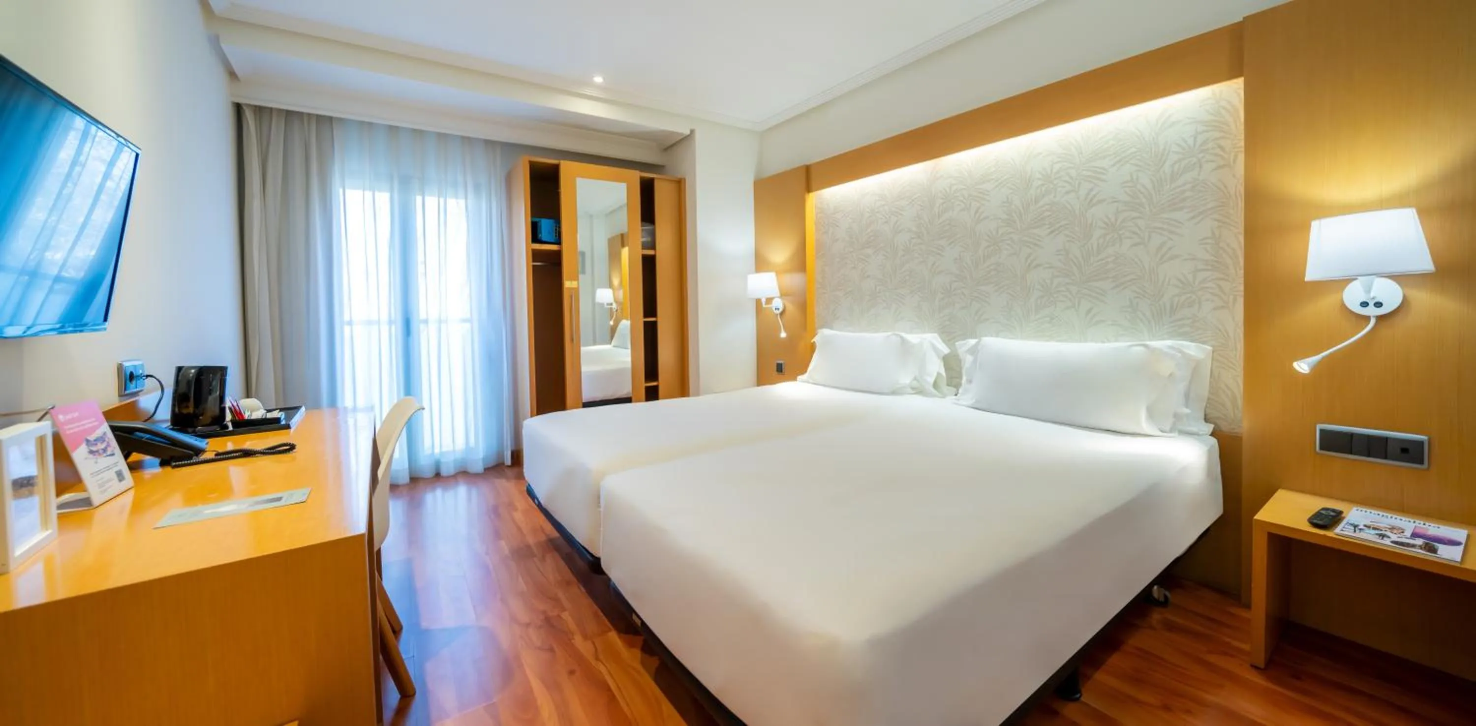 Bed in Abba Rambla Hotel