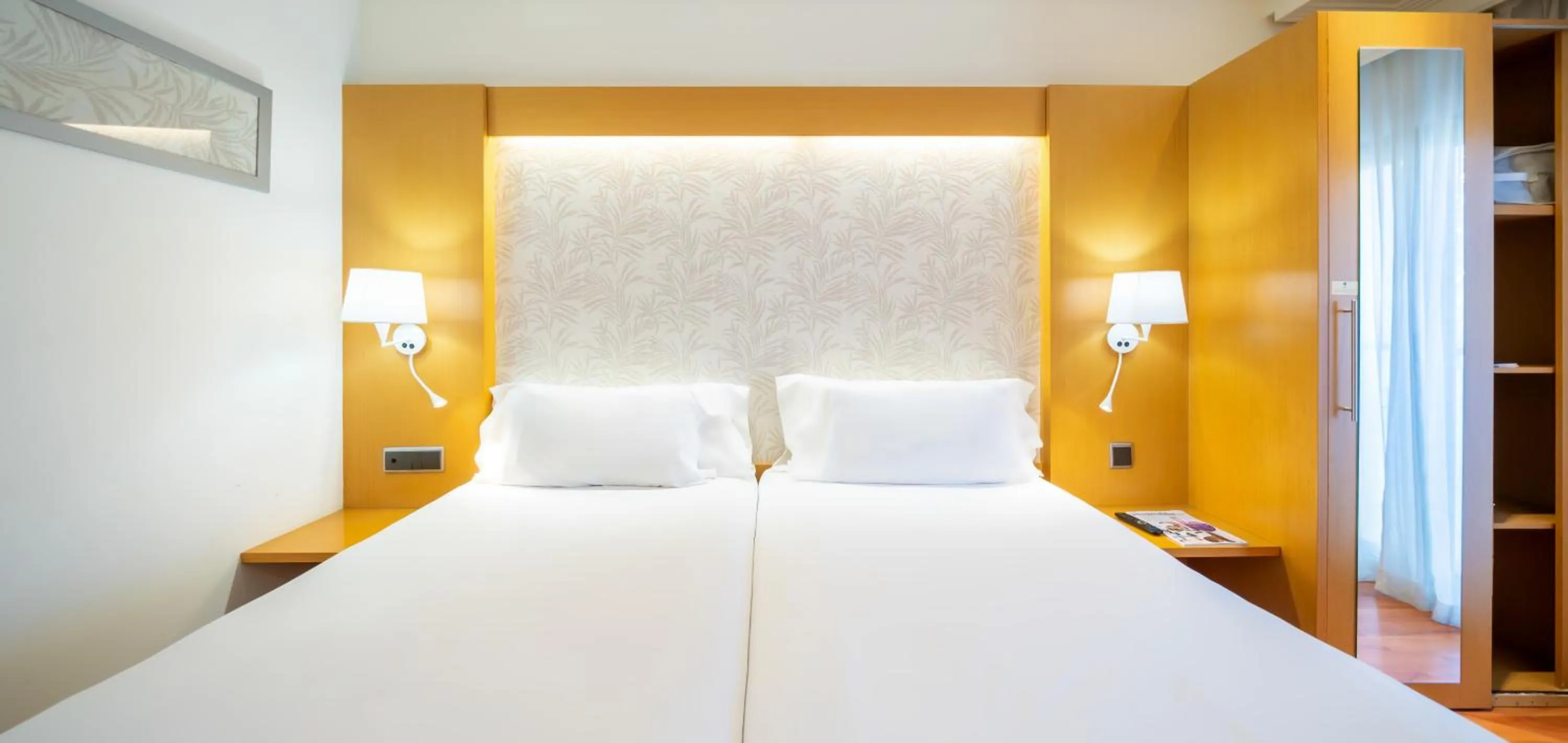 Bed in Abba Rambla Hotel