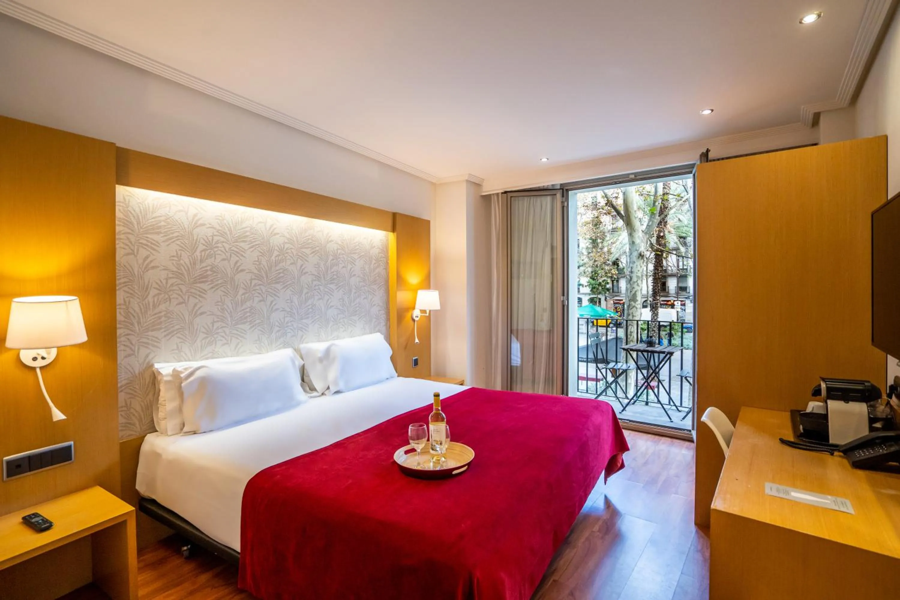 Balcony/Terrace, Bed in Abba Rambla Hotel