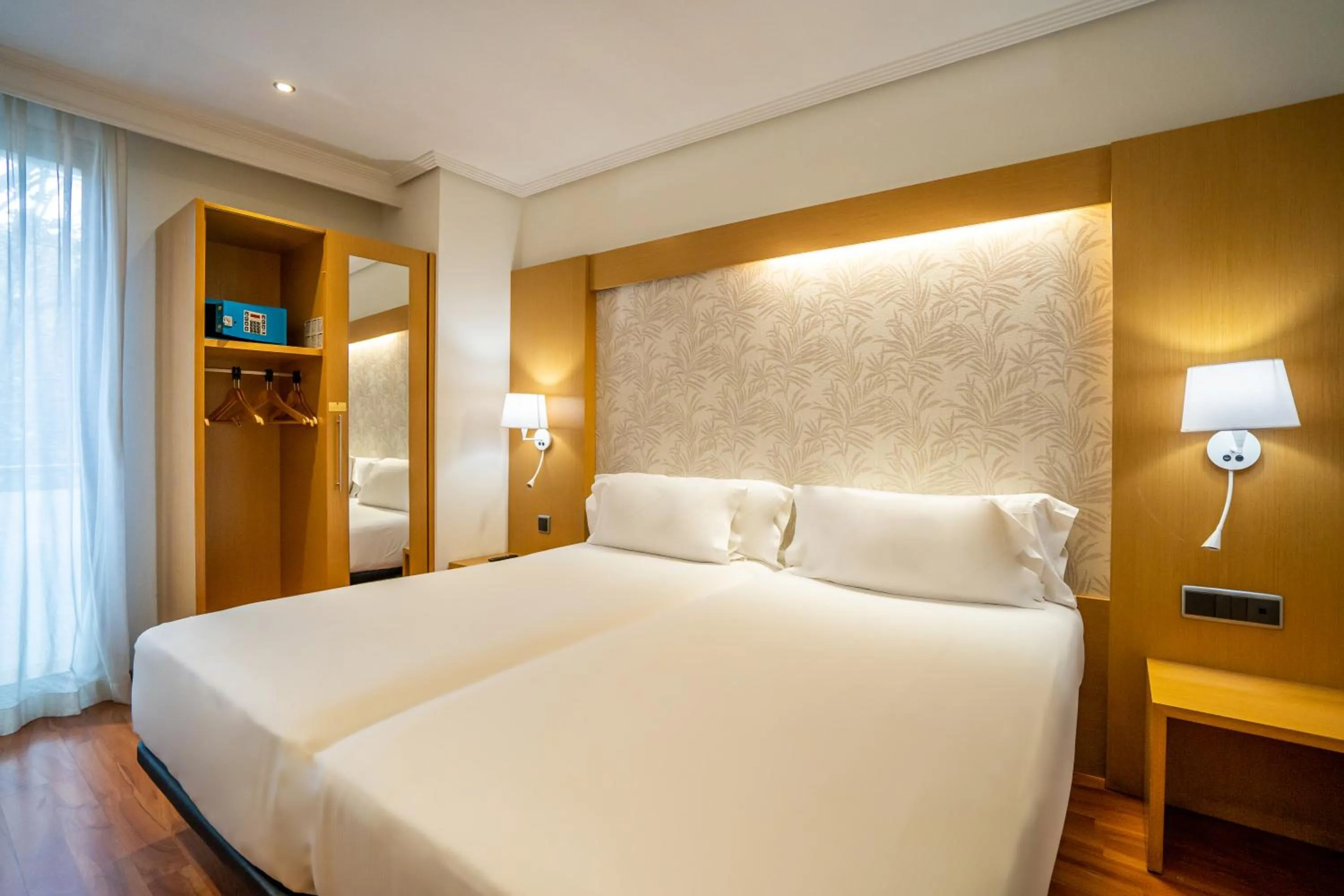 Bed in Abba Rambla Hotel