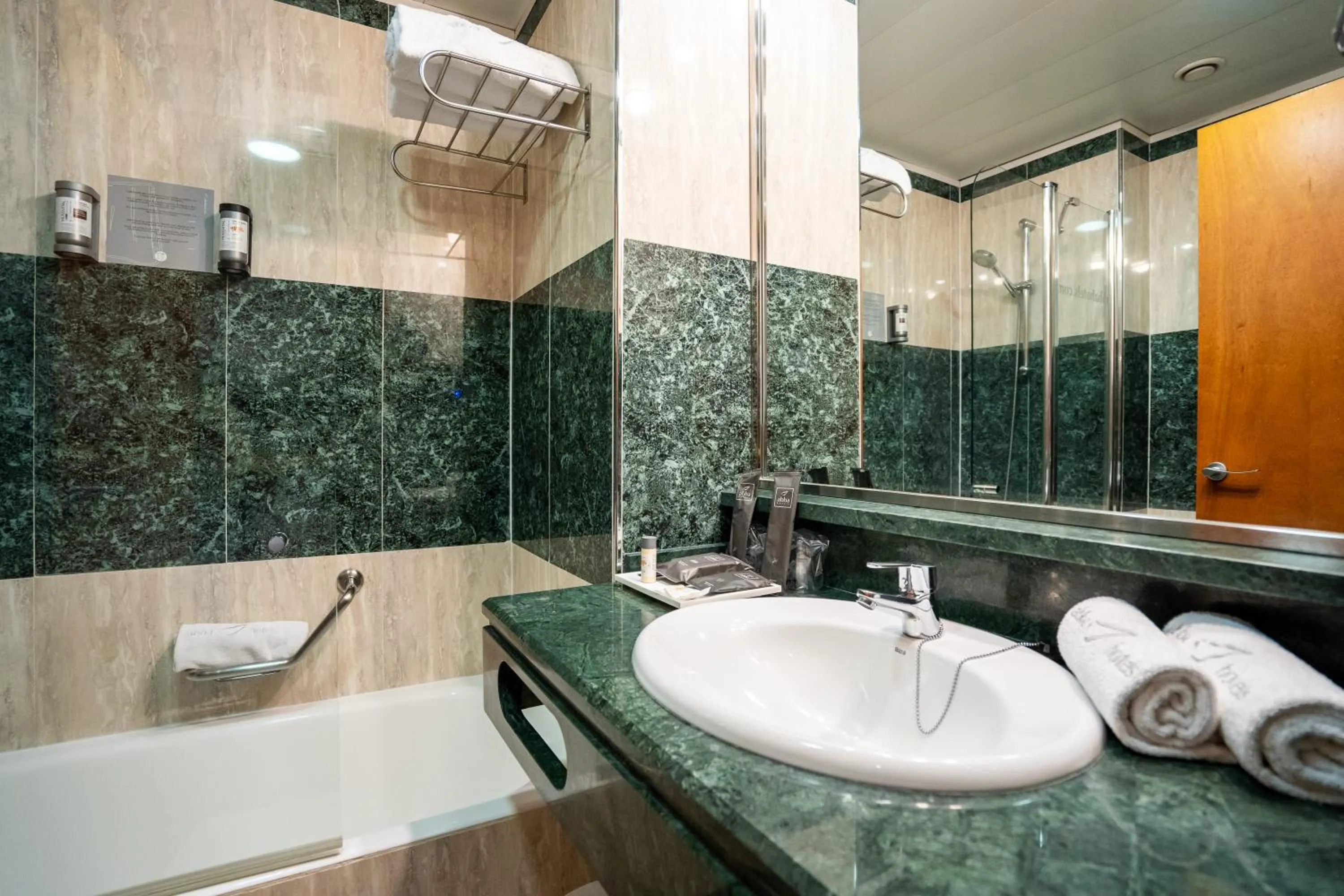 Bathroom in Abba Rambla Hotel