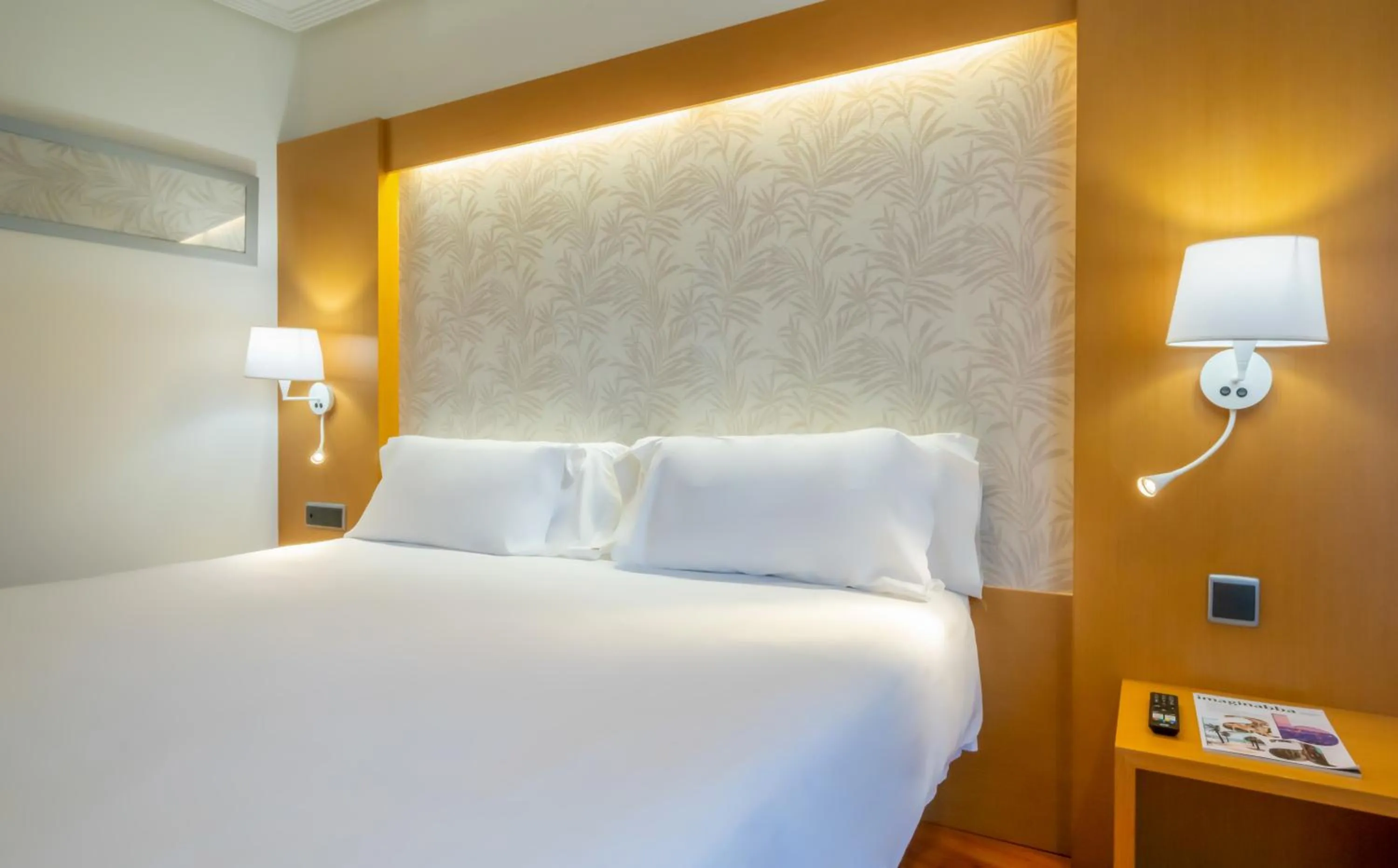 Bed in Abba Rambla Hotel