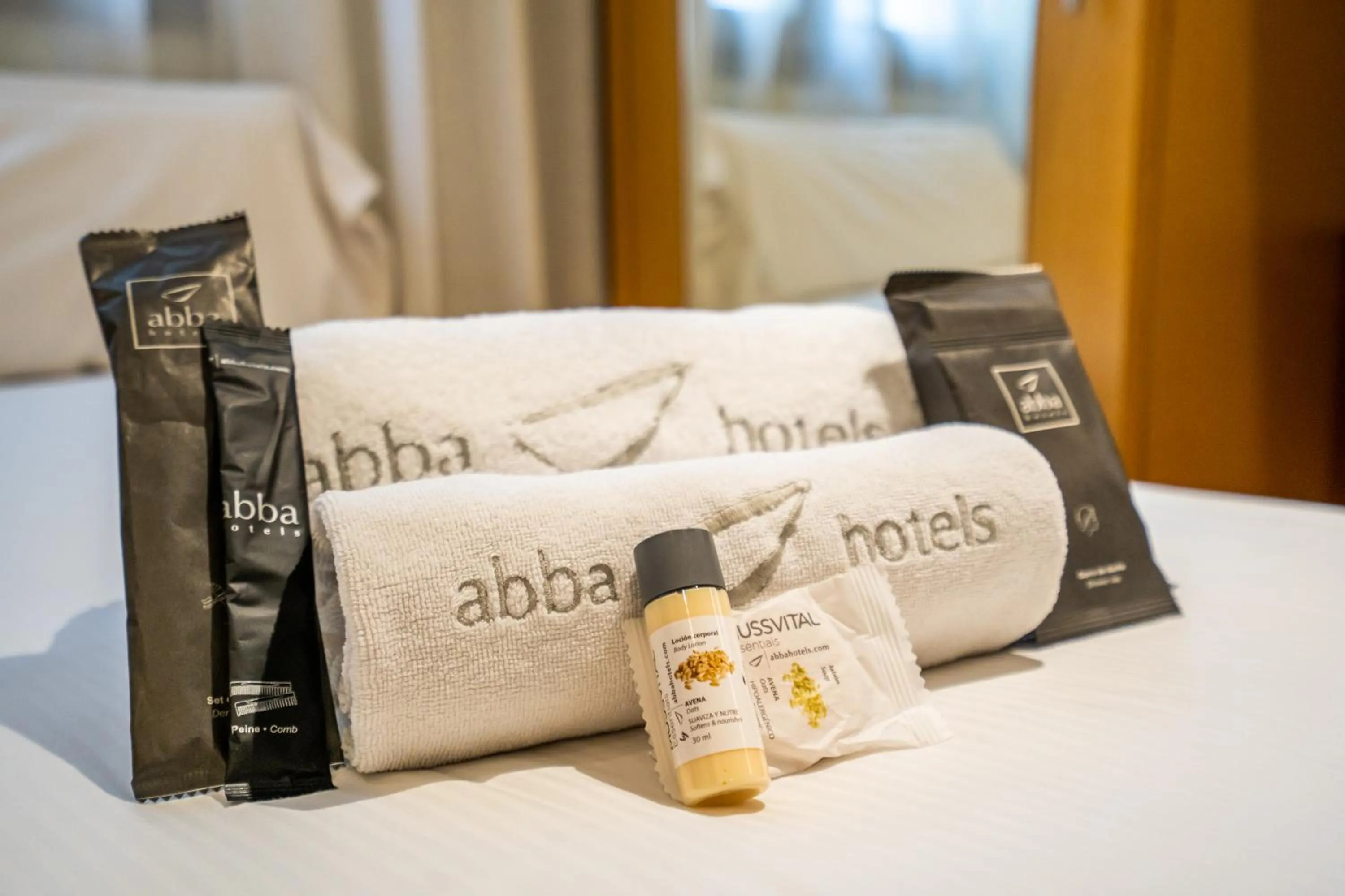 towels, Bed in Abba Rambla Hotel