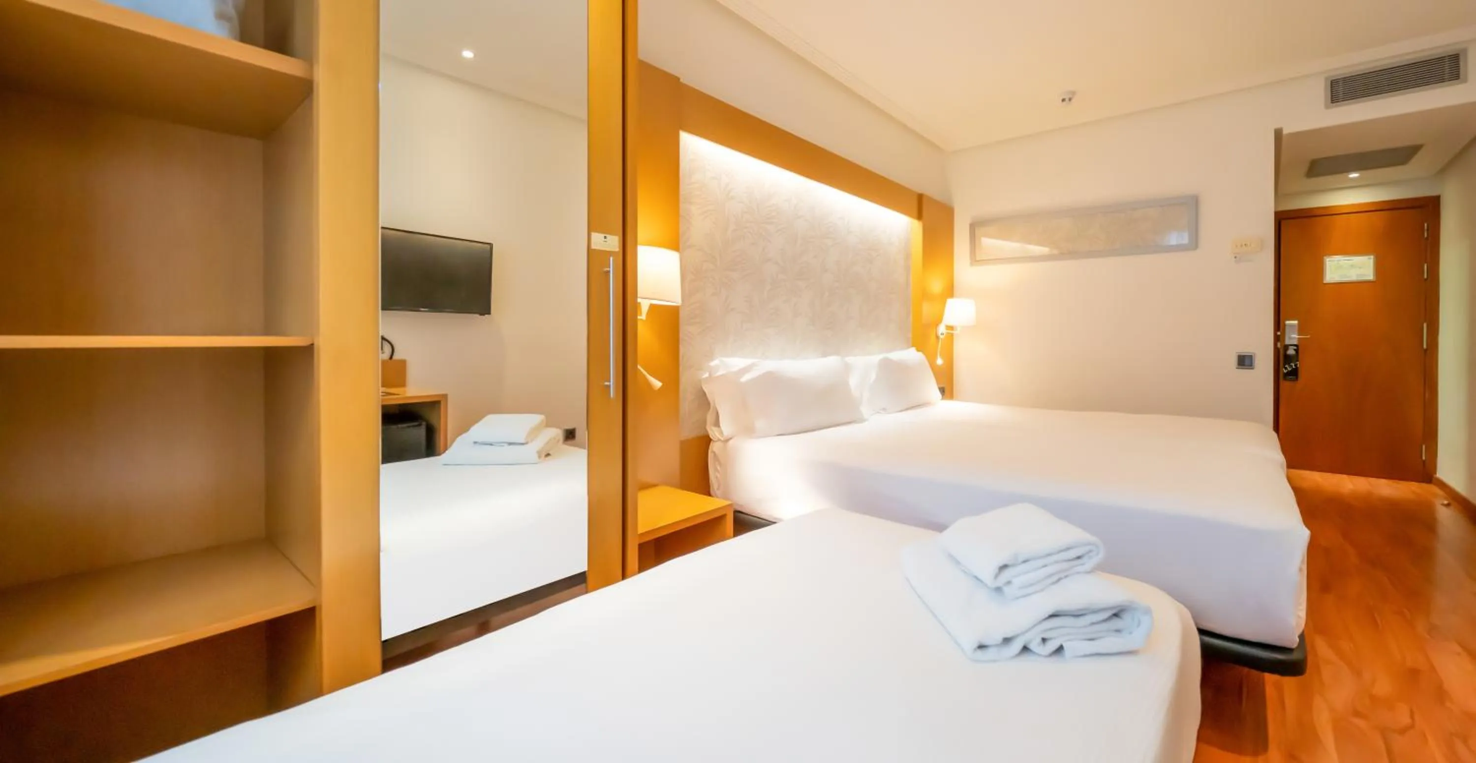 Bed in Abba Rambla Hotel