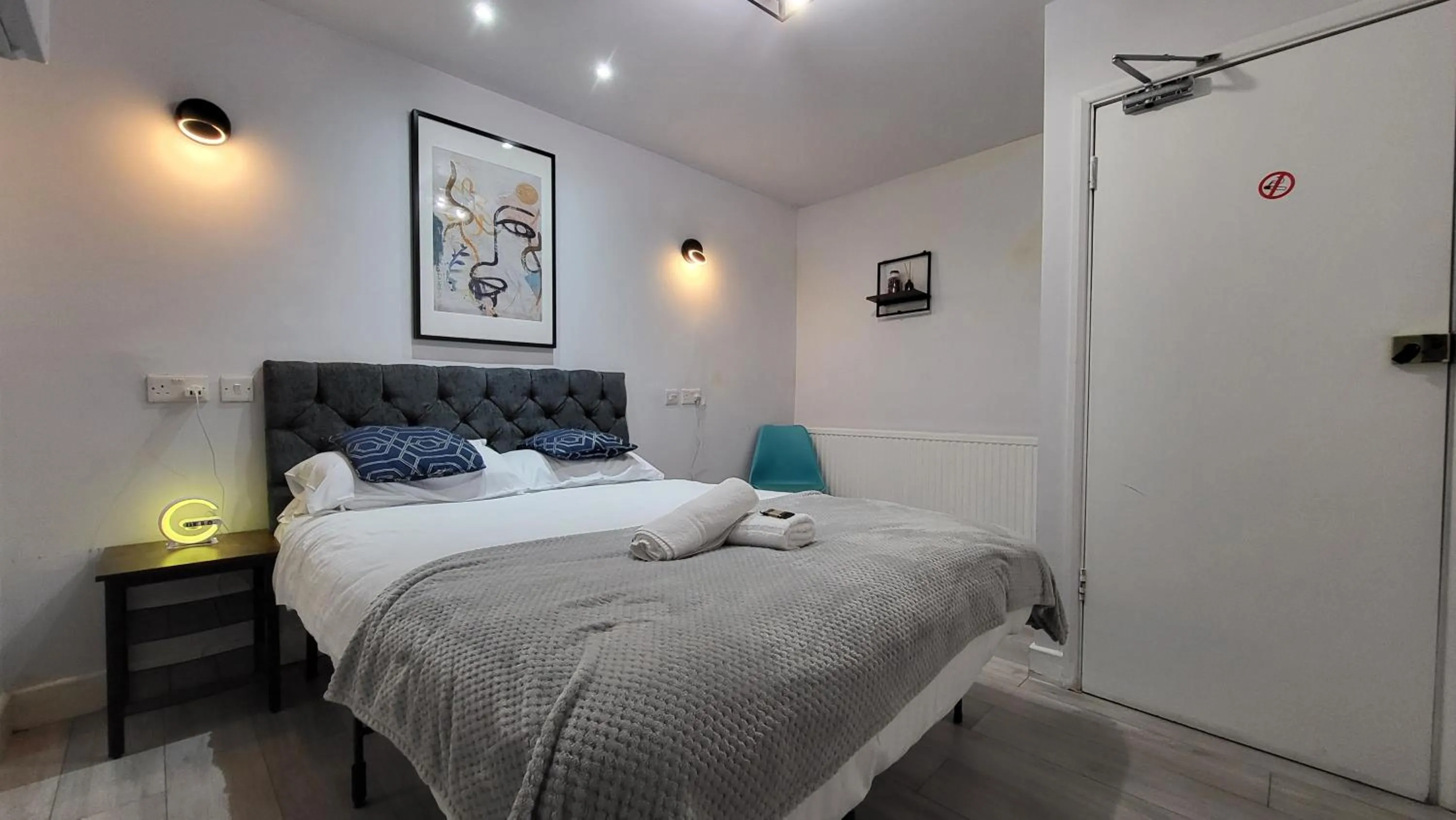 Bed in Argyle Square Hotel