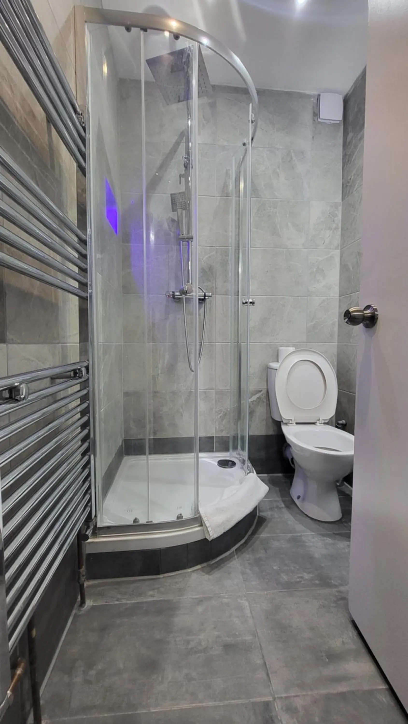 Bathroom in Argyle Square Hotel