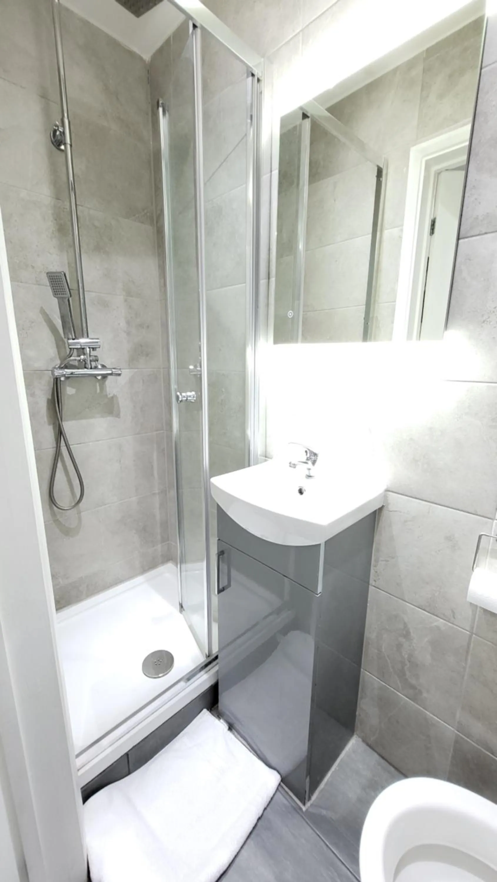 Bathroom in Argyle Square Hotel