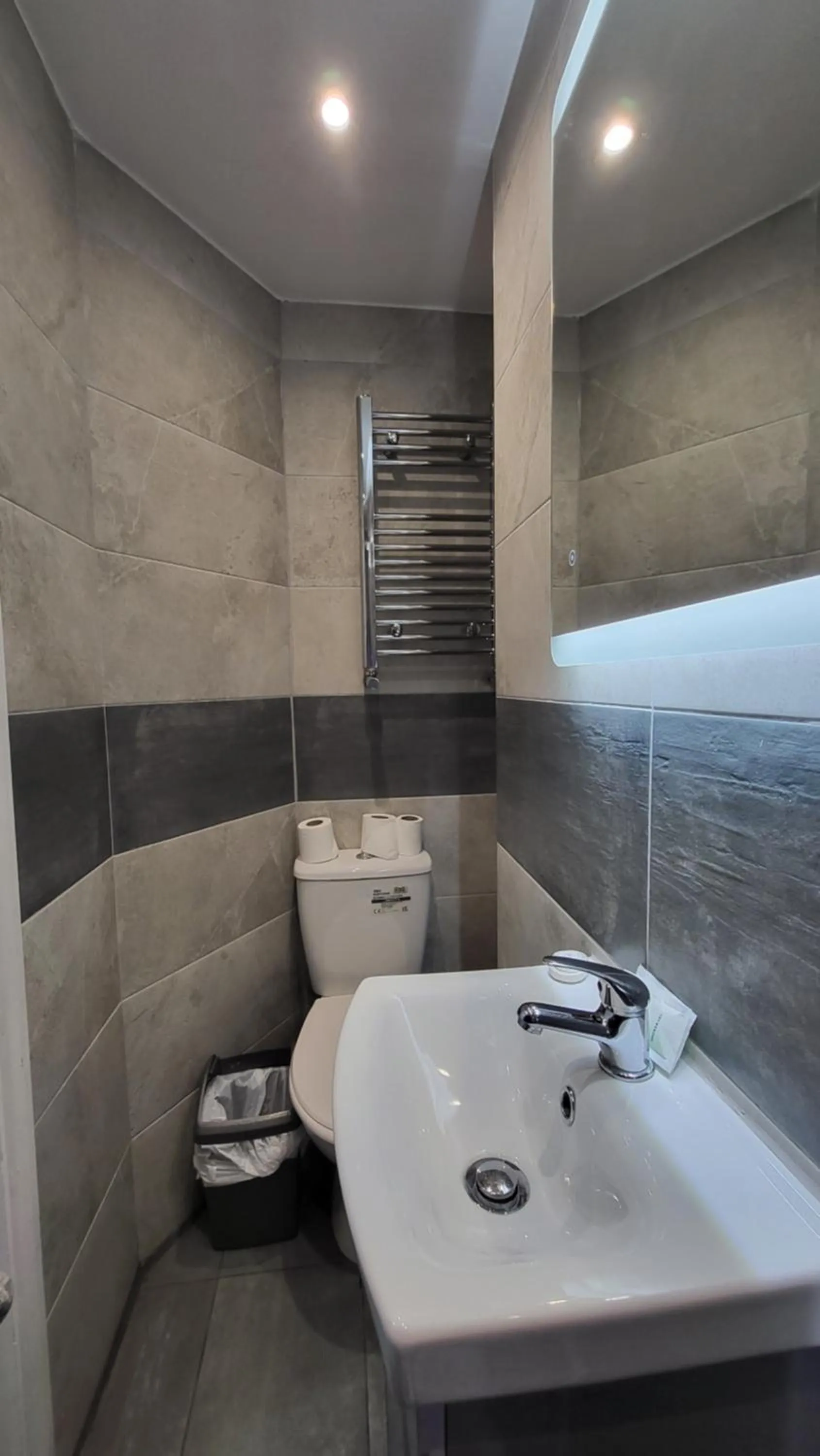 Bathroom in Argyle Square Hotel