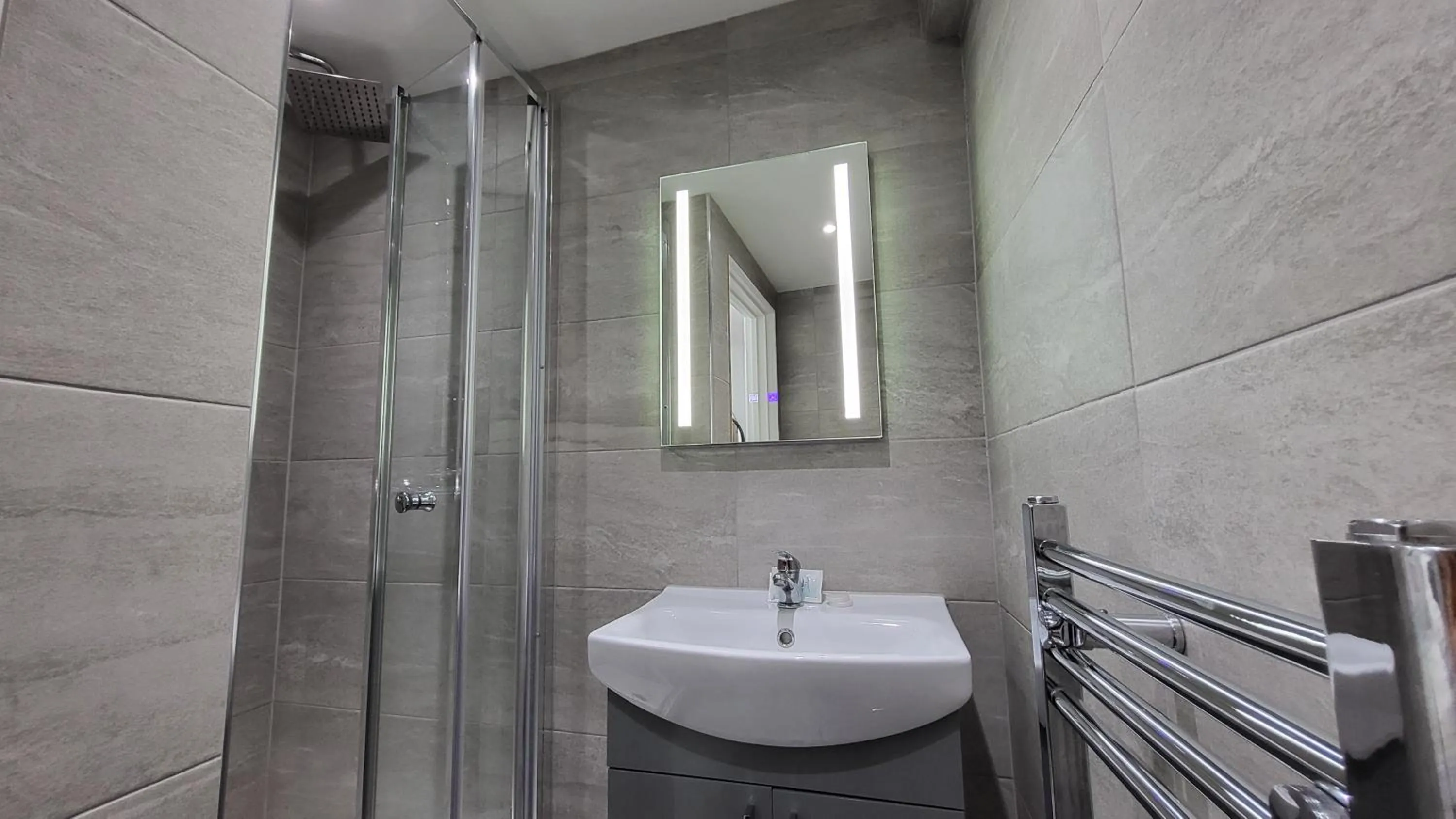 Bathroom in Argyle Square Hotel