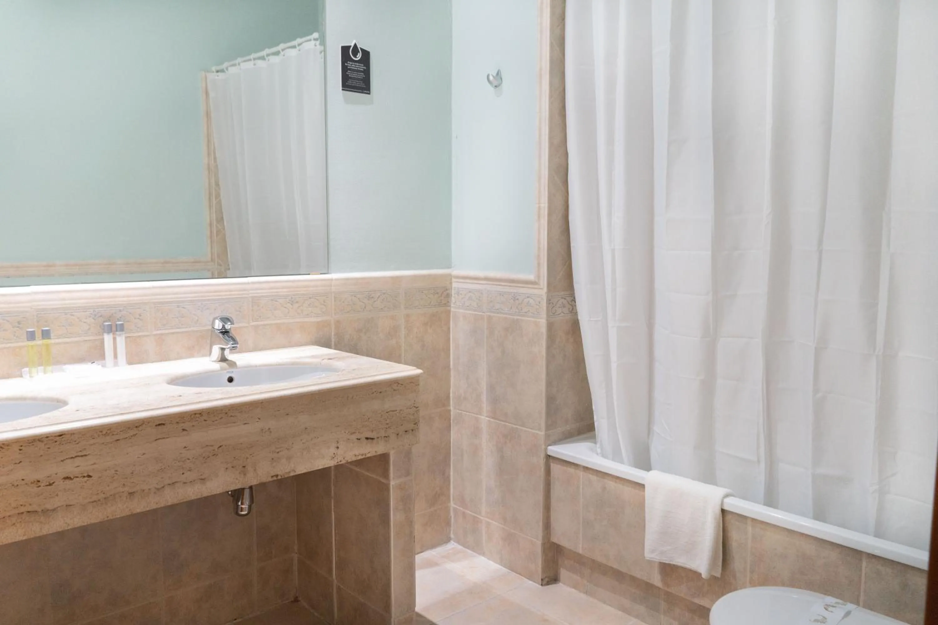 Bathroom in Hotel Alda Mercado de Zamora