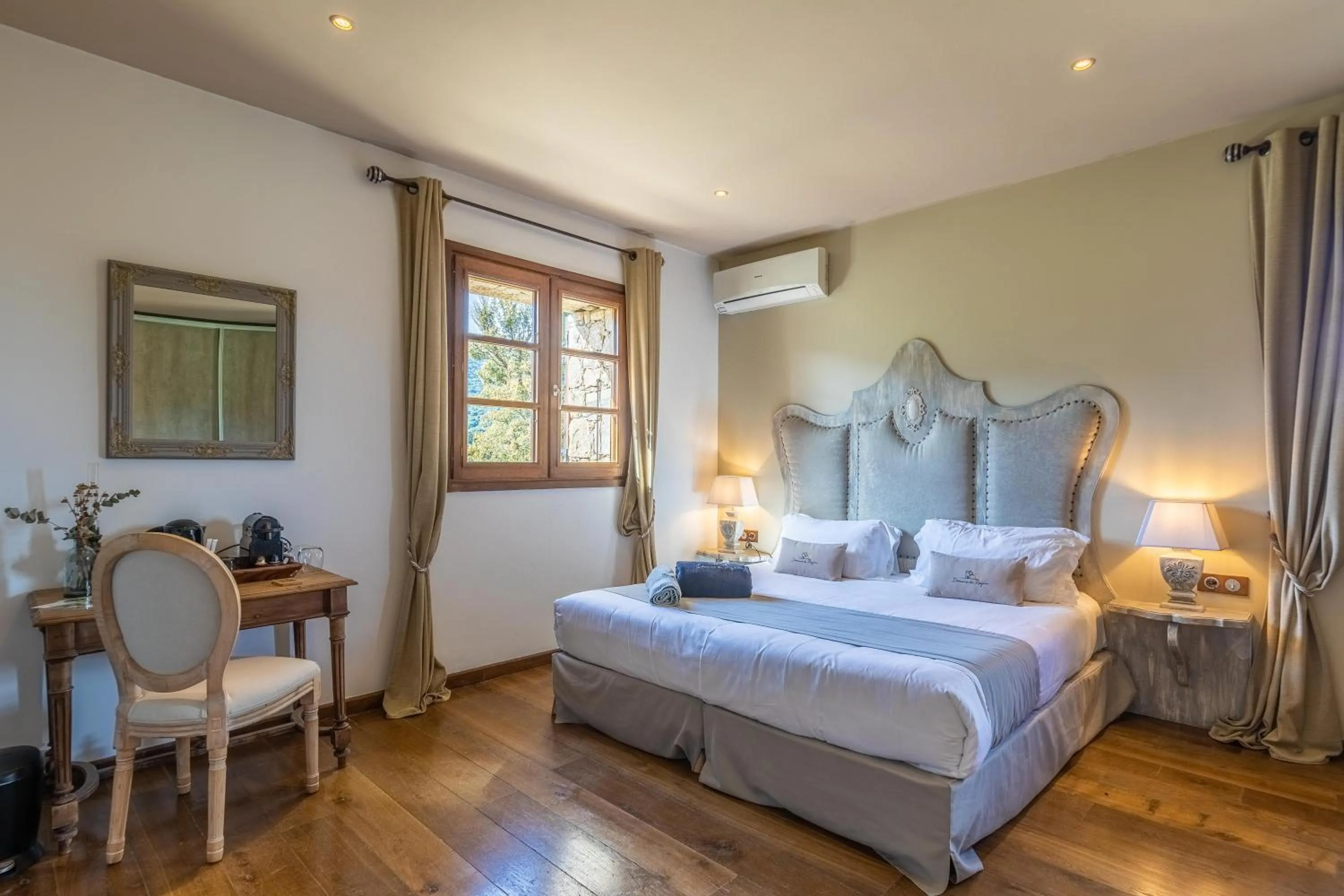 Bedroom, Bed in Domaine du Reginu