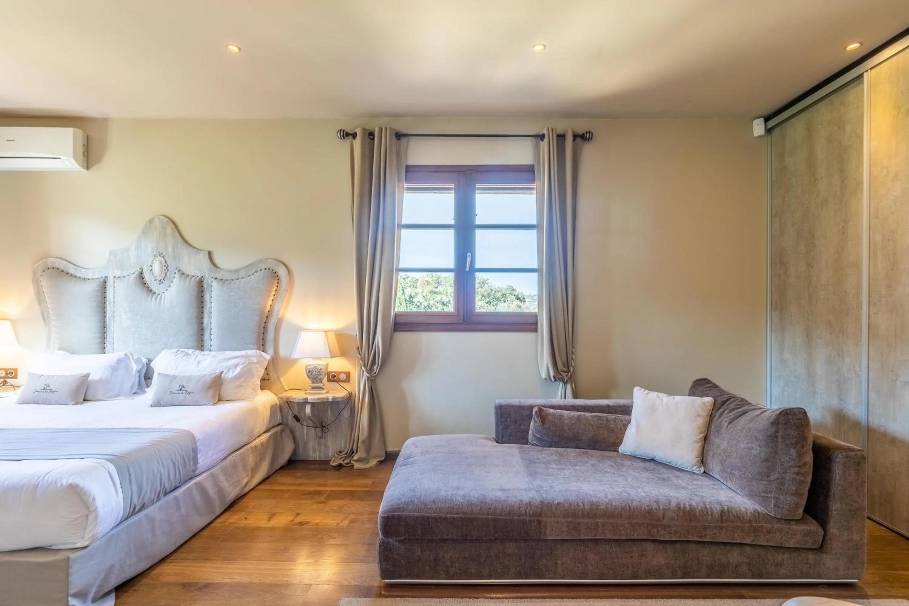 Bedroom, Bed in Domaine du Reginu