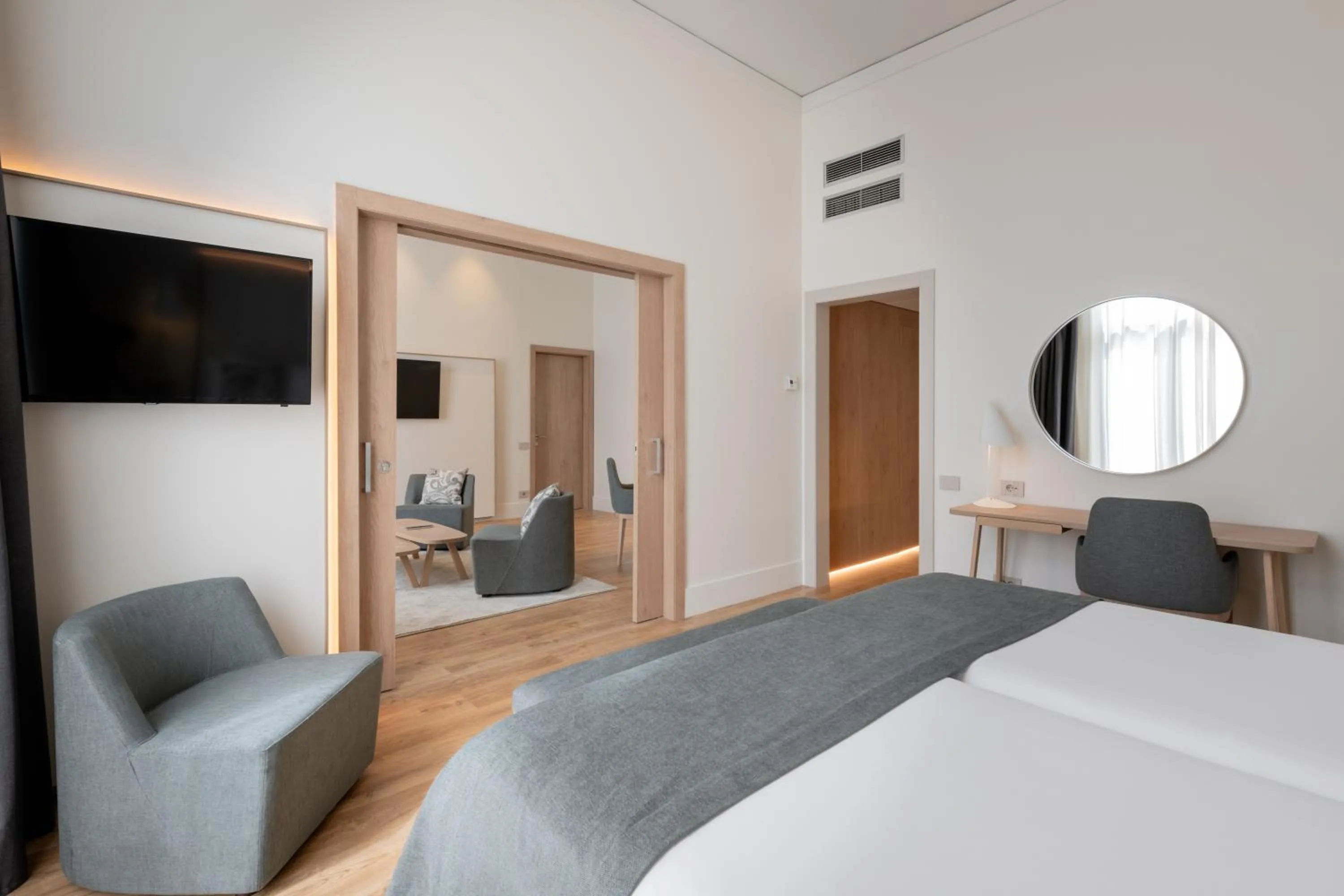 Communal lounge/ TV room, Bed in Gran Hotel Havana 4Sup by Escampa Hotels