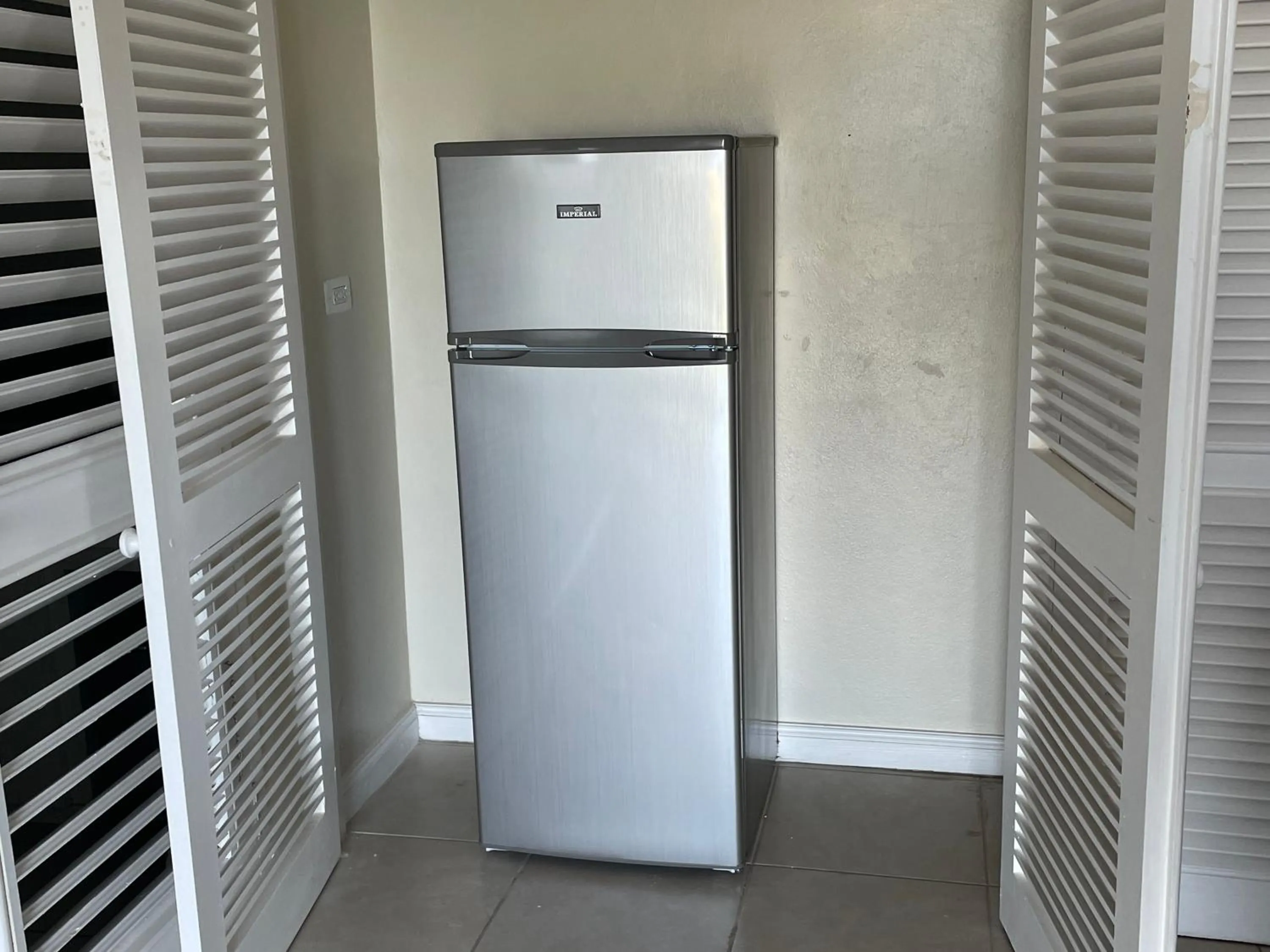 Kitchen or kitchenette in Hummingbird Retreat - Luxury Oceanview Apt, 7-Minute Walk to Beach