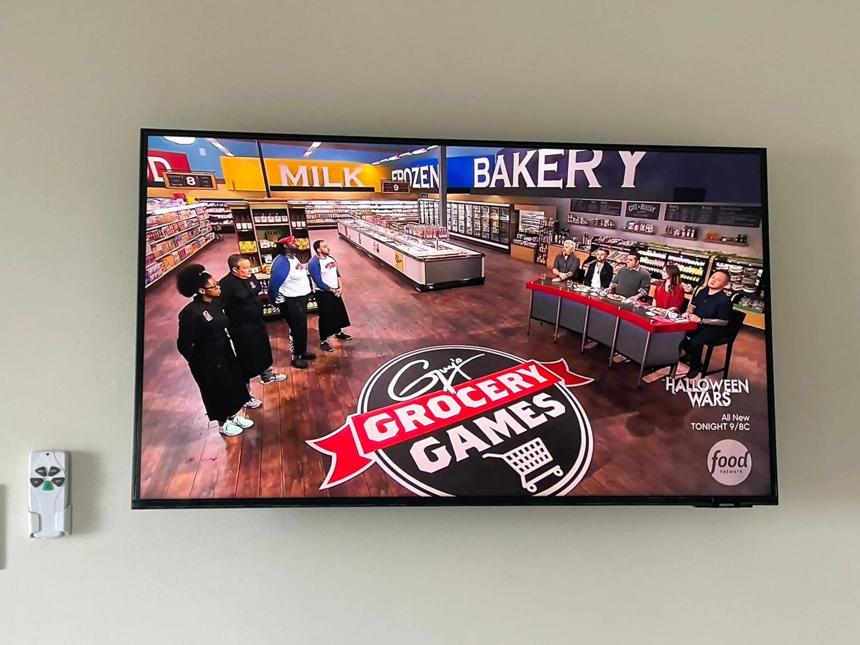 TV and multimedia in Hummingbird Retreat - Luxury Oceanview Apt, 7-Minute Walk to Beach