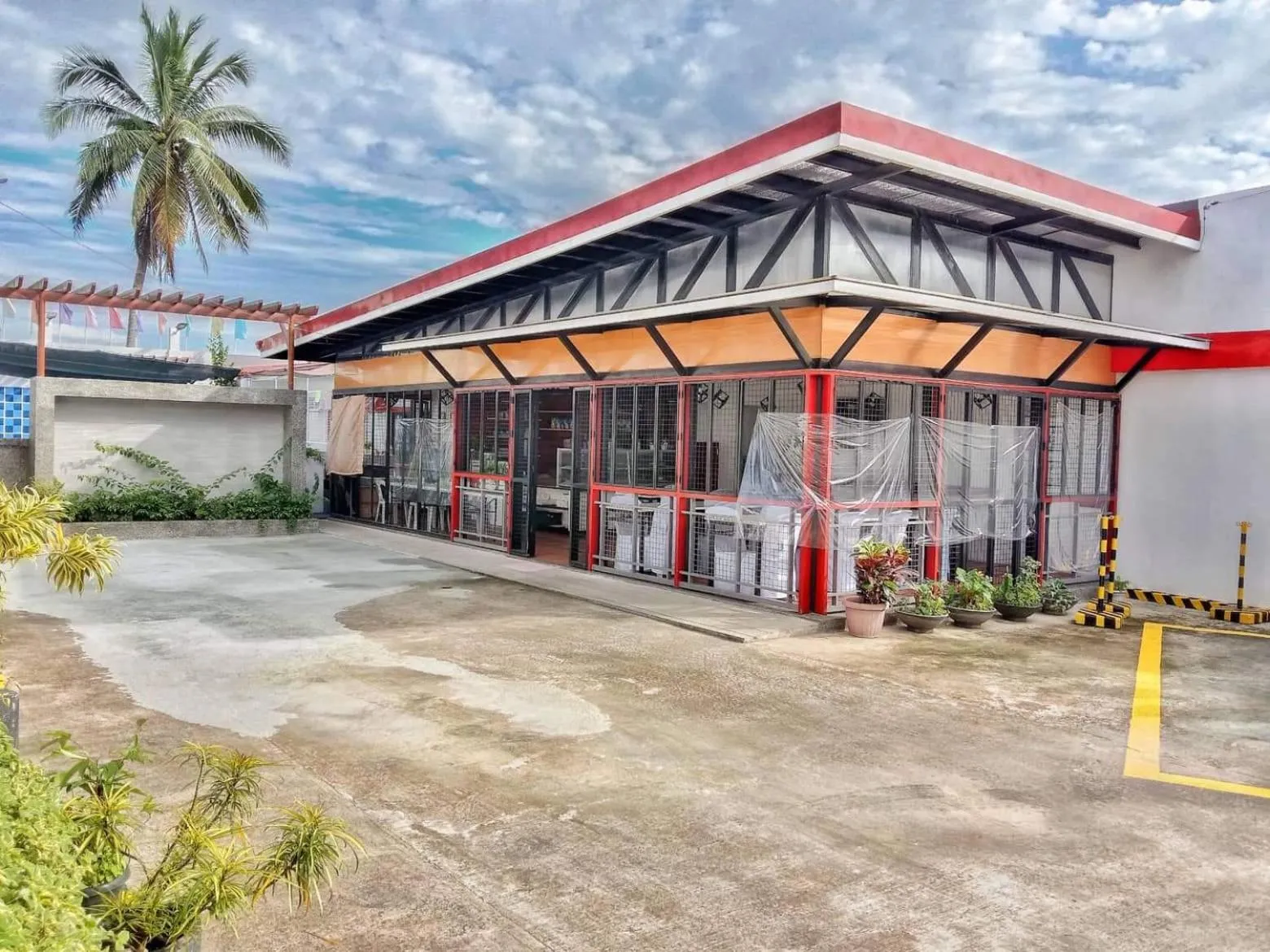 Restaurant/places to eat in Maria Cristesa Condotel