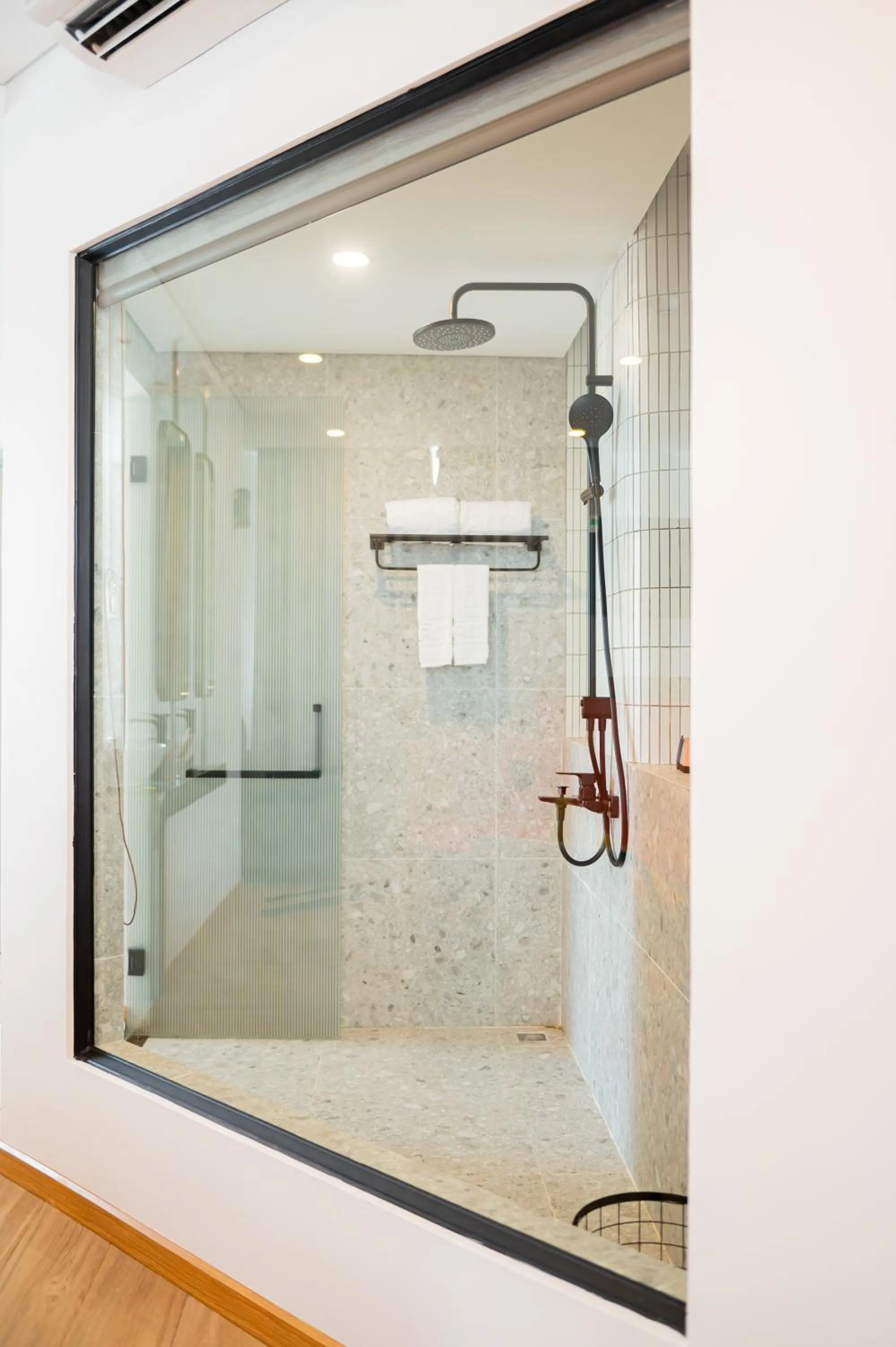 Shower in PĀMA Boutique Hotel & Bistro