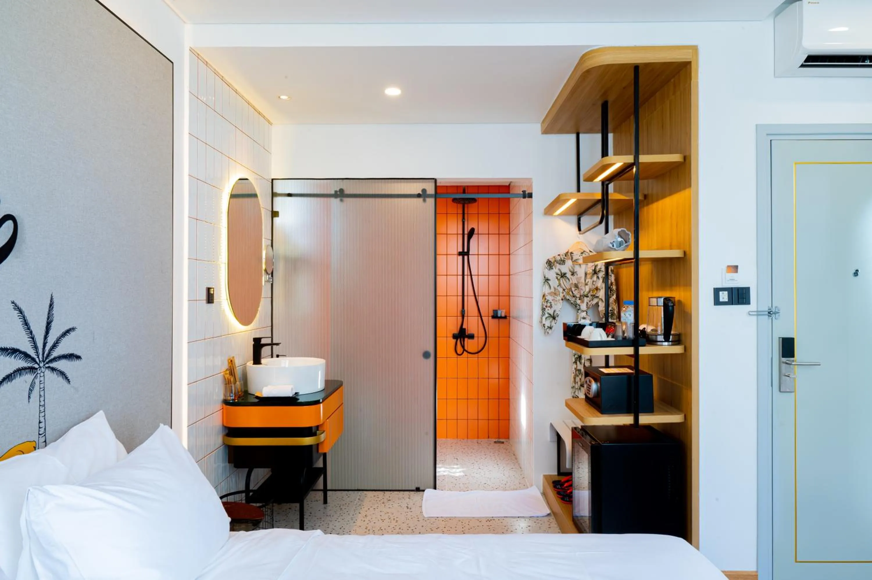Shower, Bed in PĀMA Boutique Hotel & Bistro