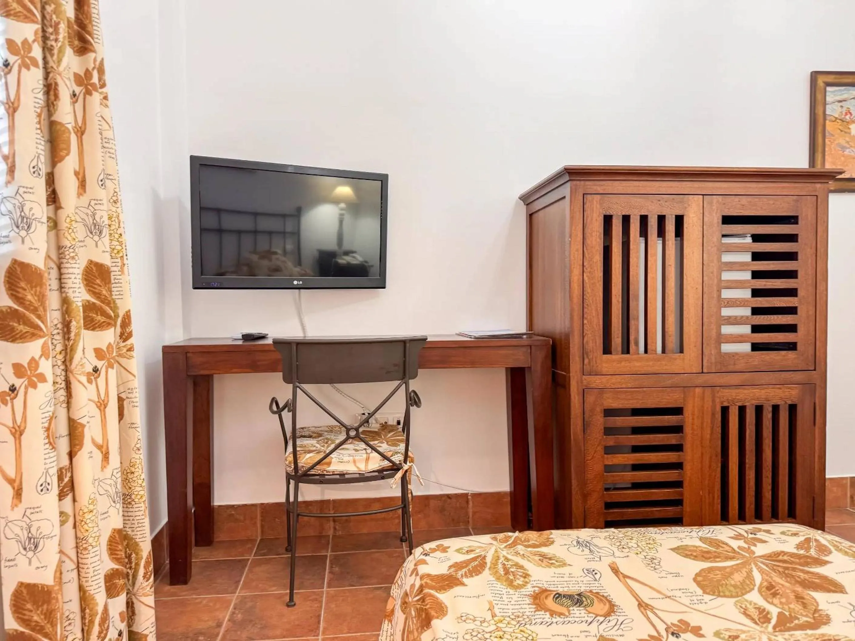 Photo of the whole room, Bed in Hotel Valsequillo