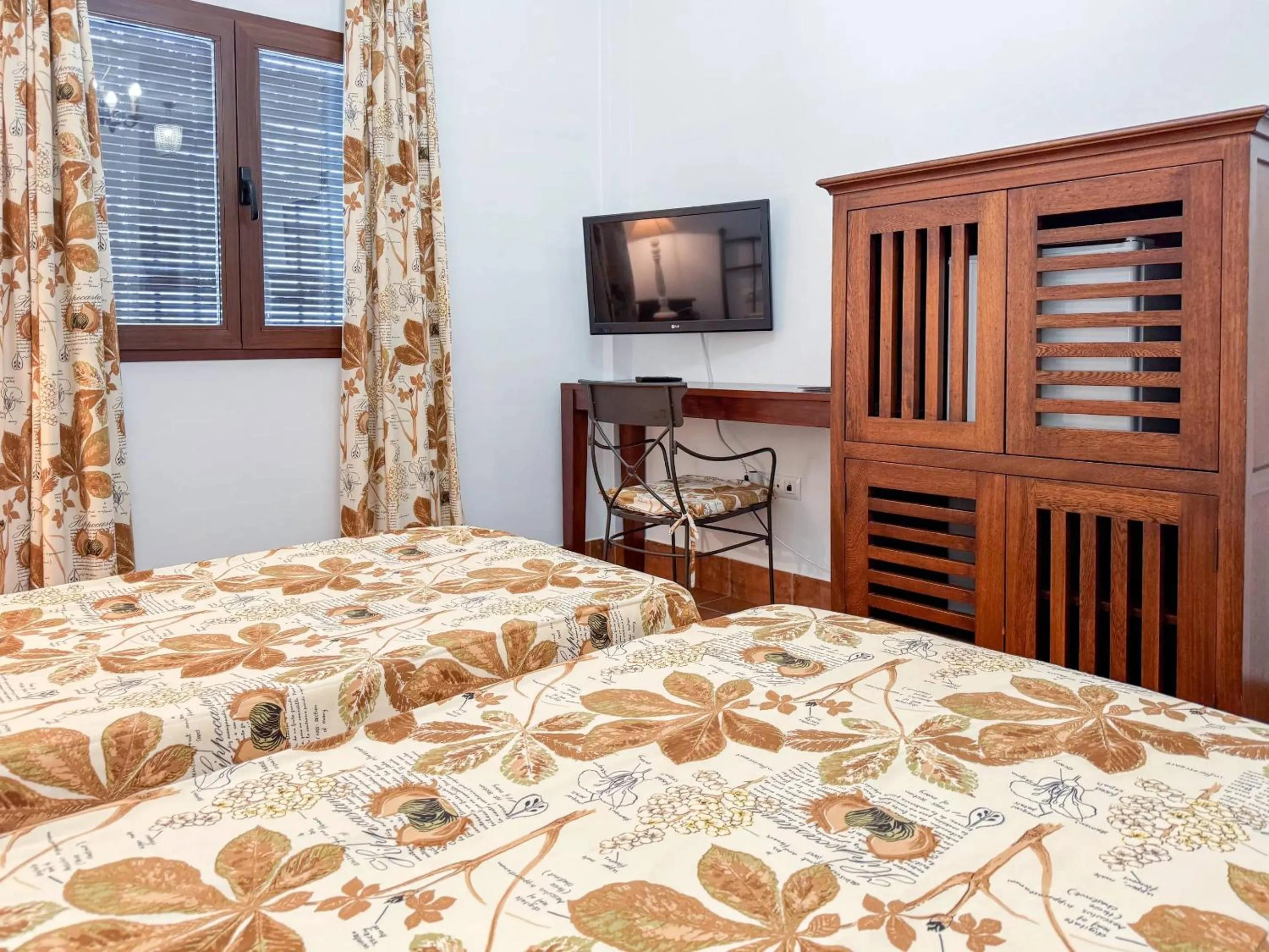 Photo of the whole room, Bed in Hotel Valsequillo