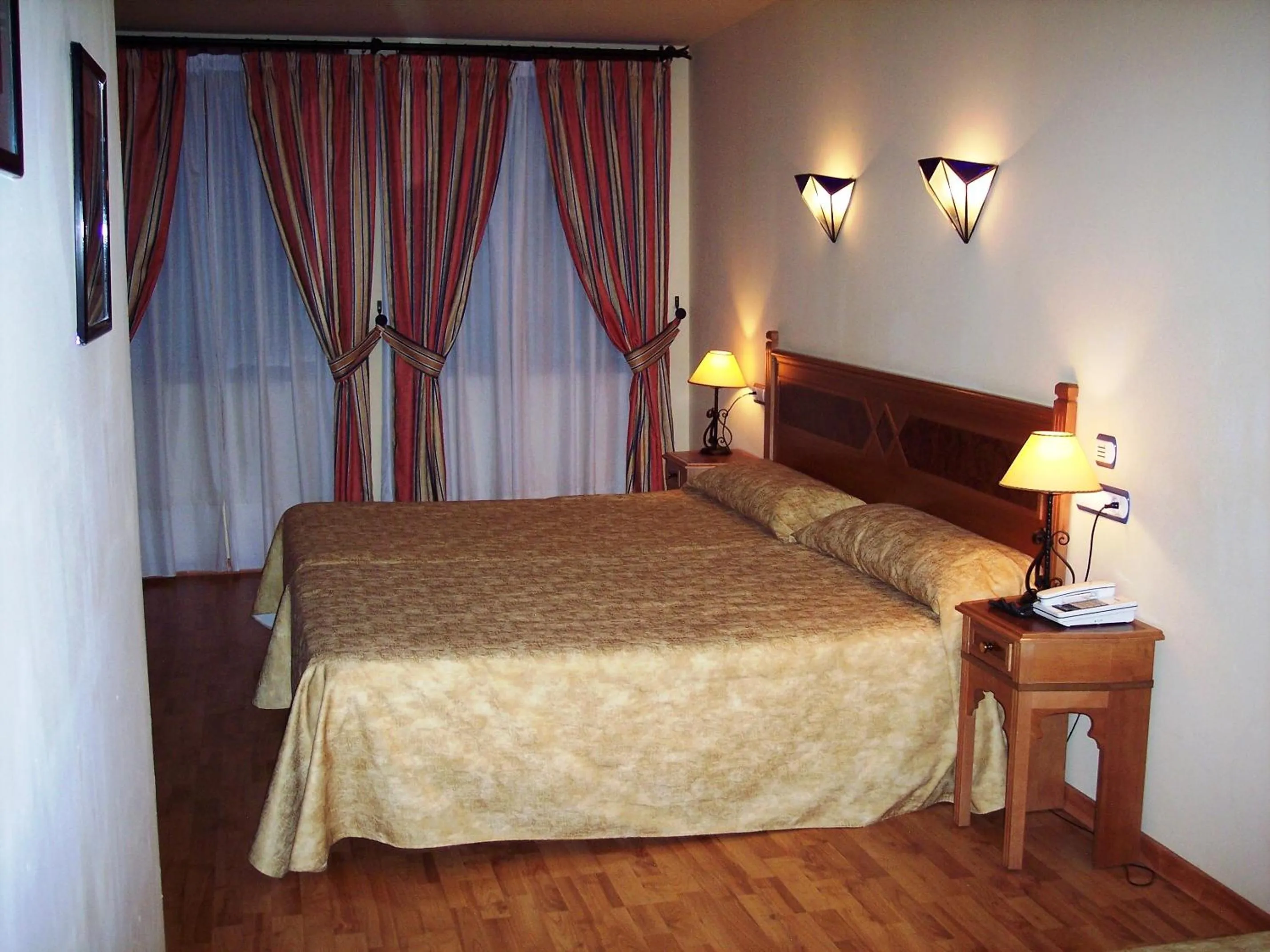 Photo of the whole room, Bed in Castillo Lanjaron