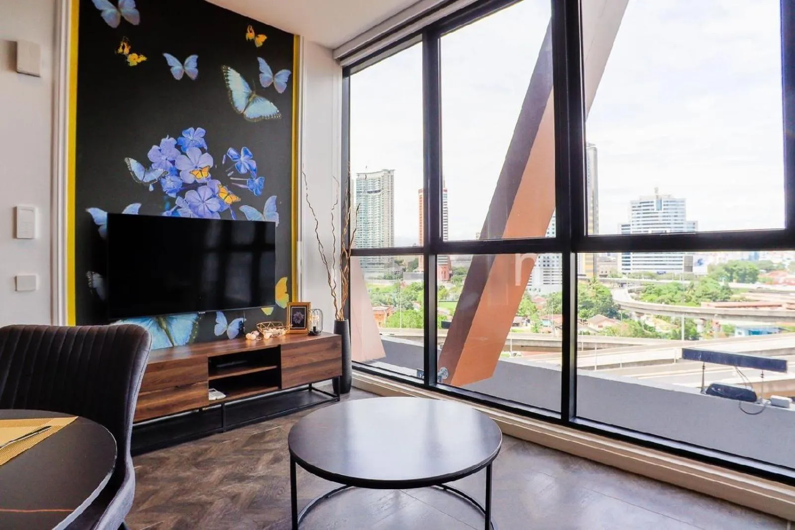 Communal lounge/ TV room in Scarletz Mana-Mana Suites KLCC