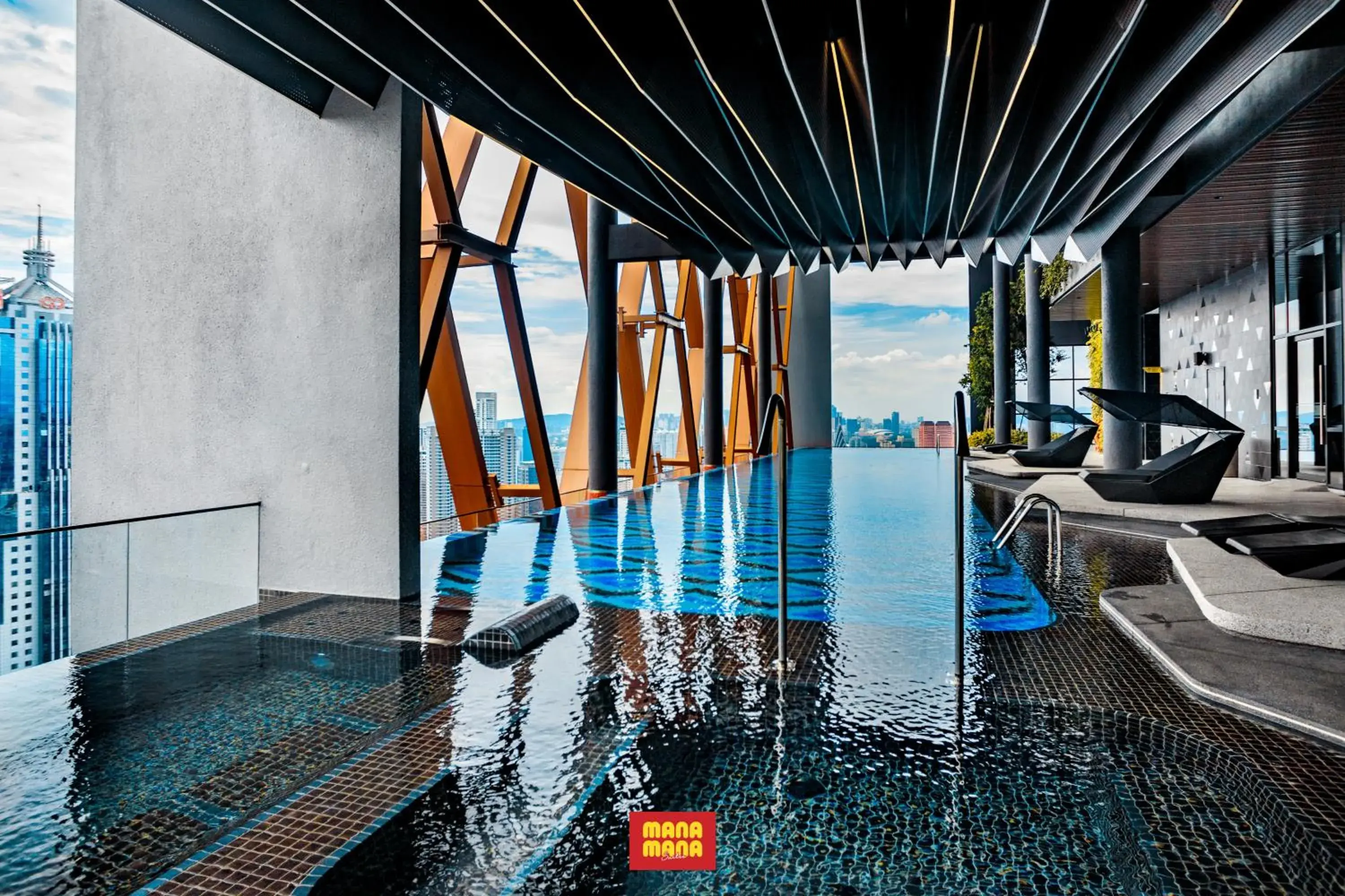 Pool view in Scarletz Mana-Mana Suites KLCC Pool view in Scarletz Mana-Mana Suites KLCC