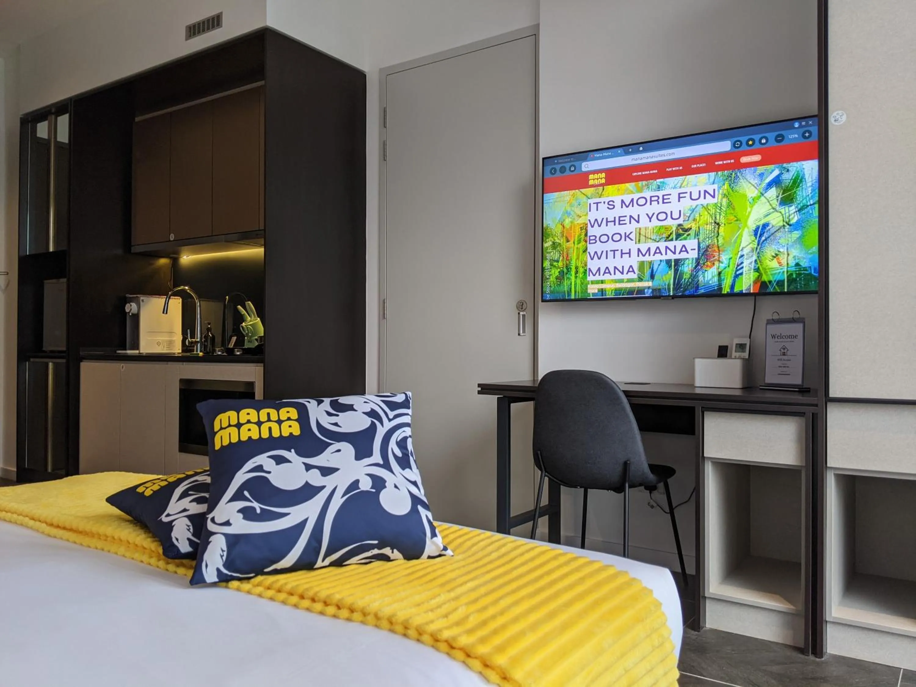 Bed in Scarletz Mana-Mana Suites KLCC