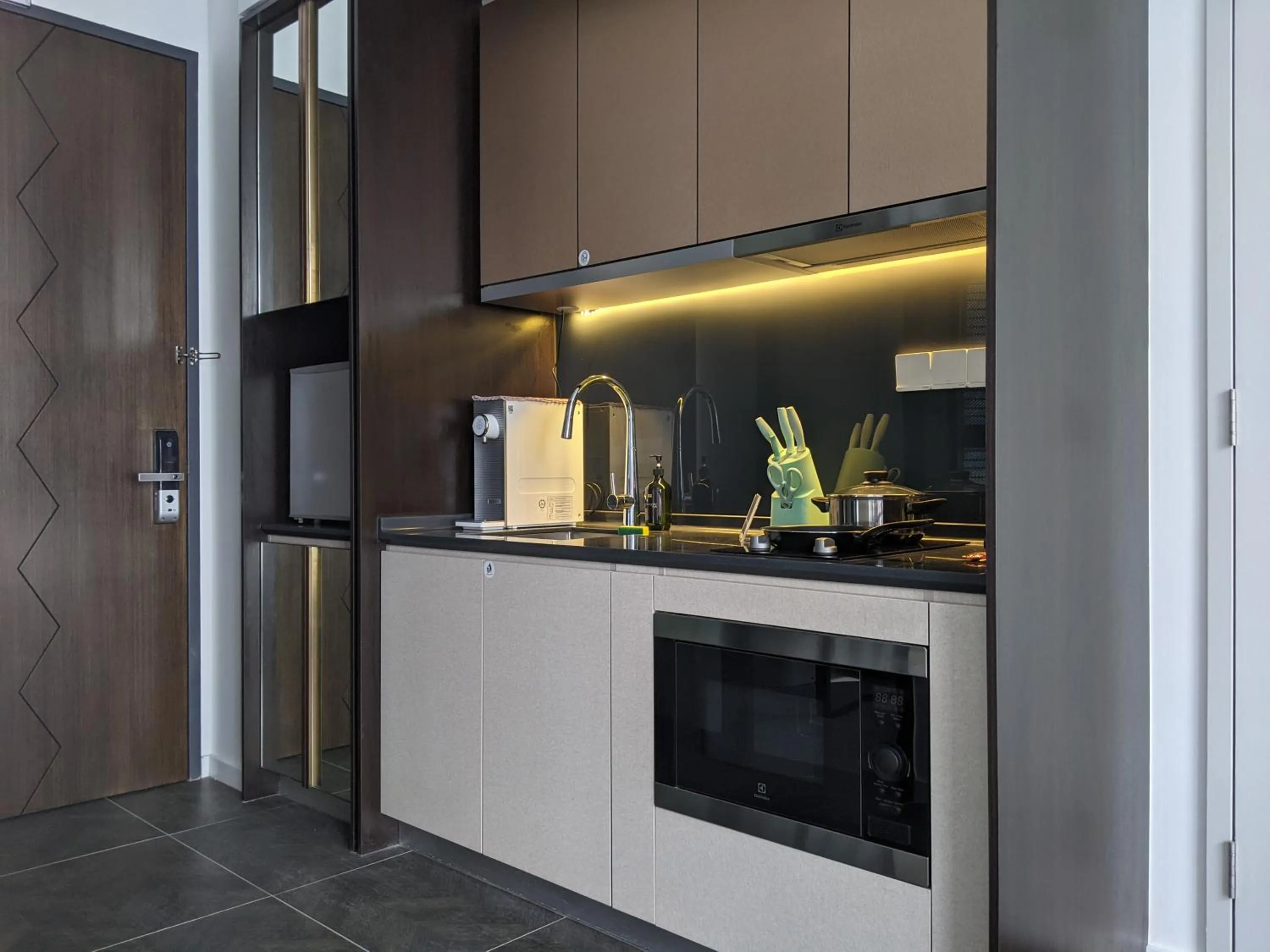 Kitchen or kitchenette in Scarletz Mana-Mana Suites KLCC