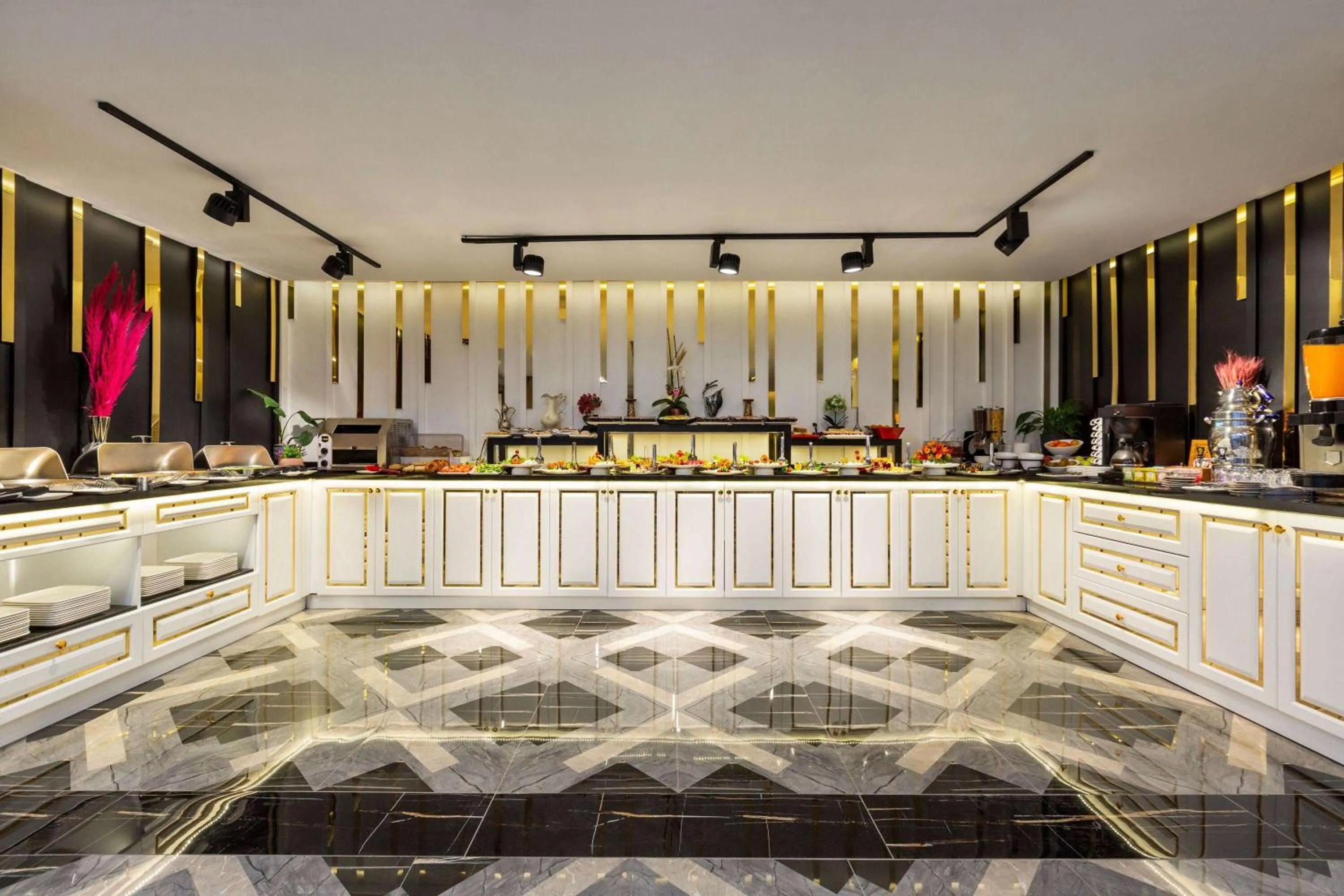 Food and drinks in Trademark Collection by Wyndham Operla Istanbul Airport Hotels