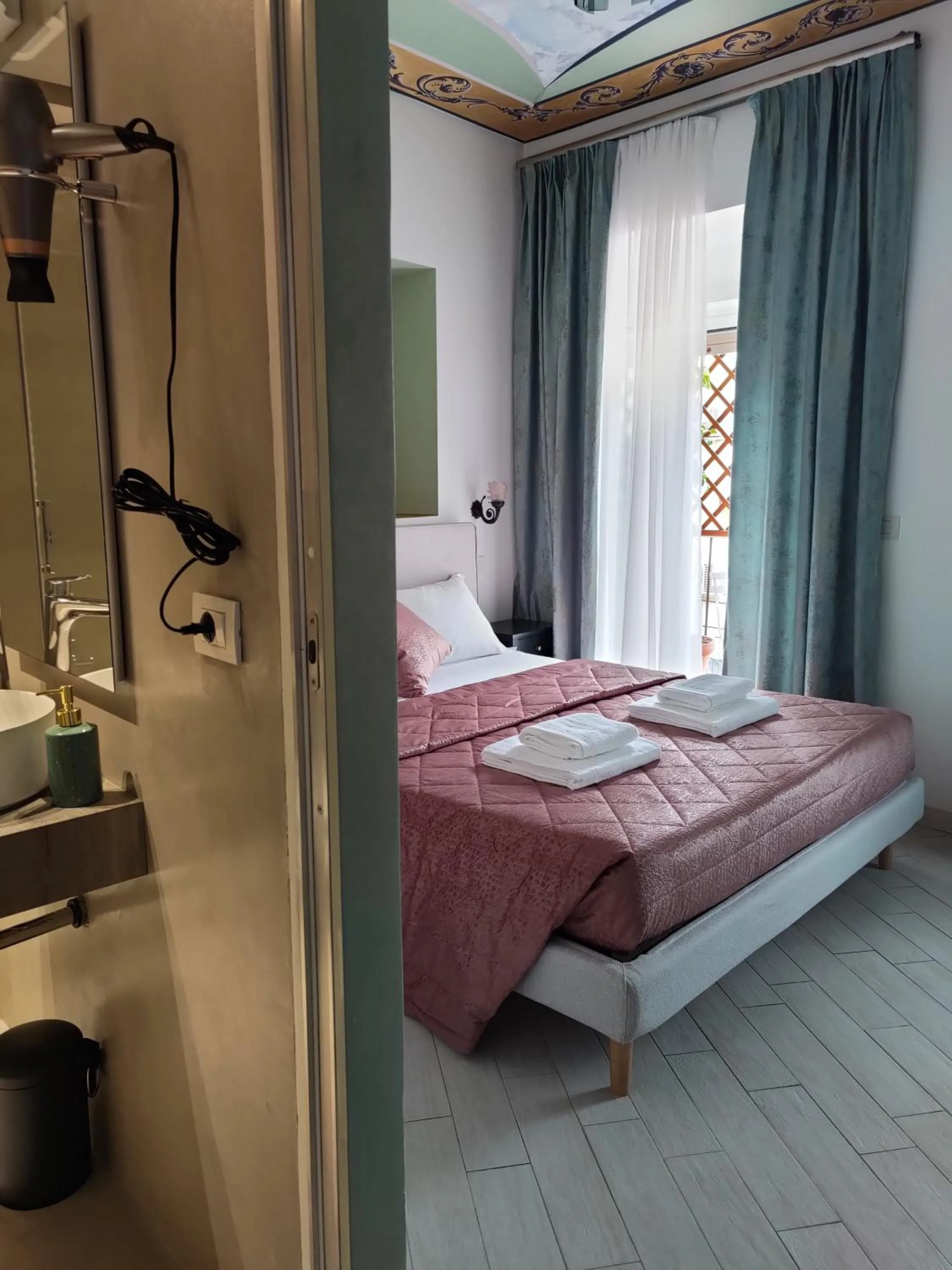 towels, Bed in LUDUS ROOMS