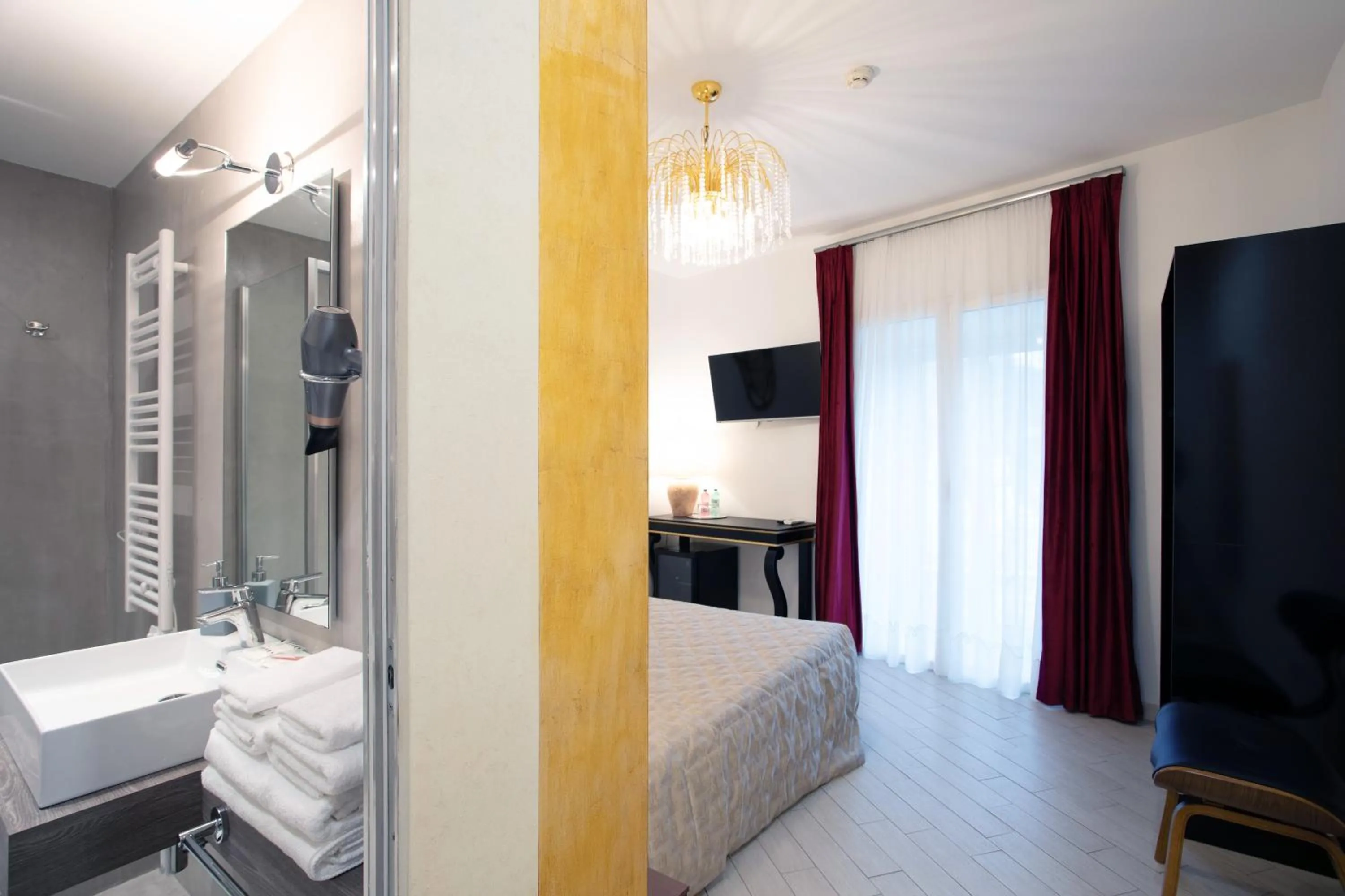 Bathroom, Bed in LUDUS ROOMS