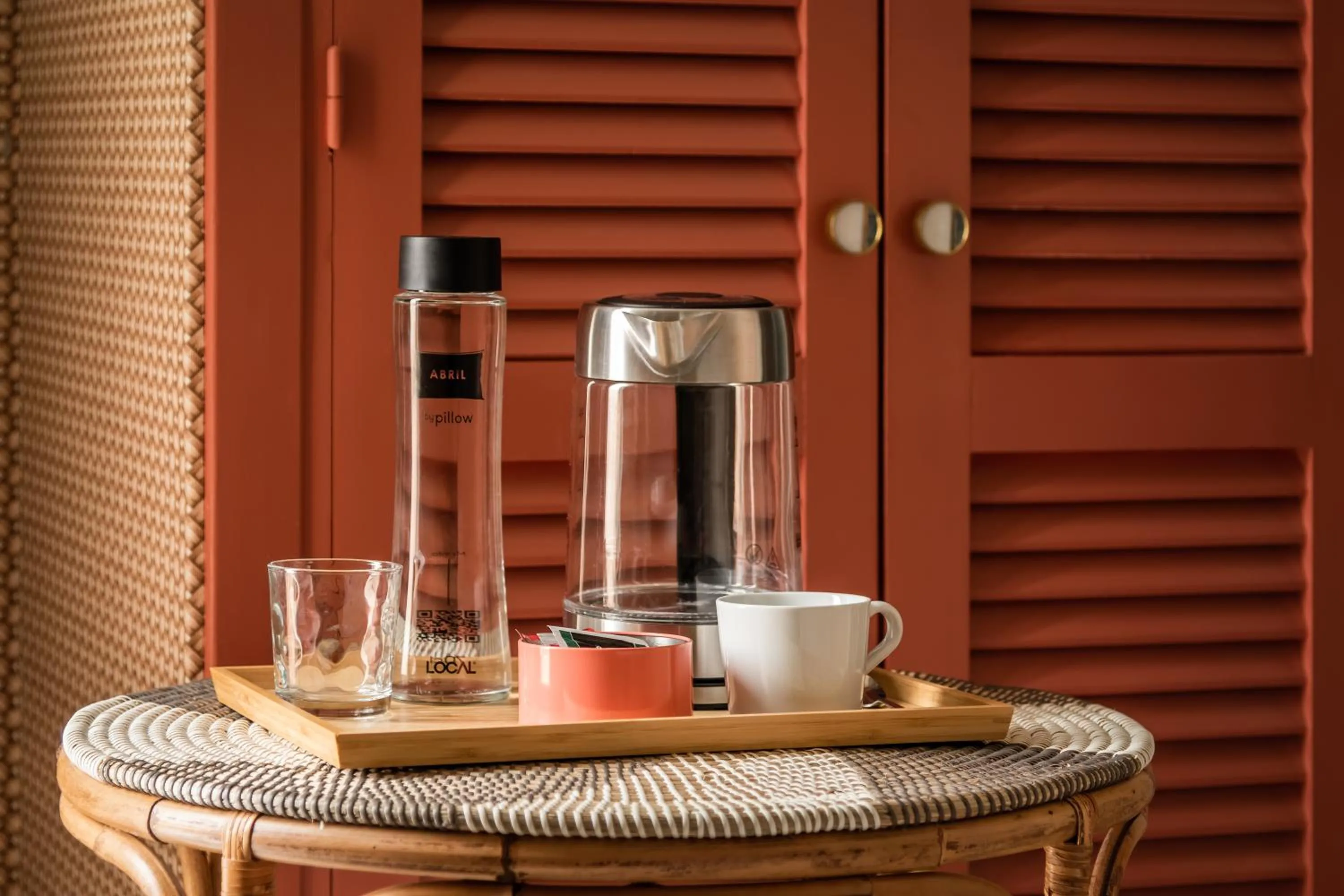 Coffee/tea facilities in BYPILLOW Abril