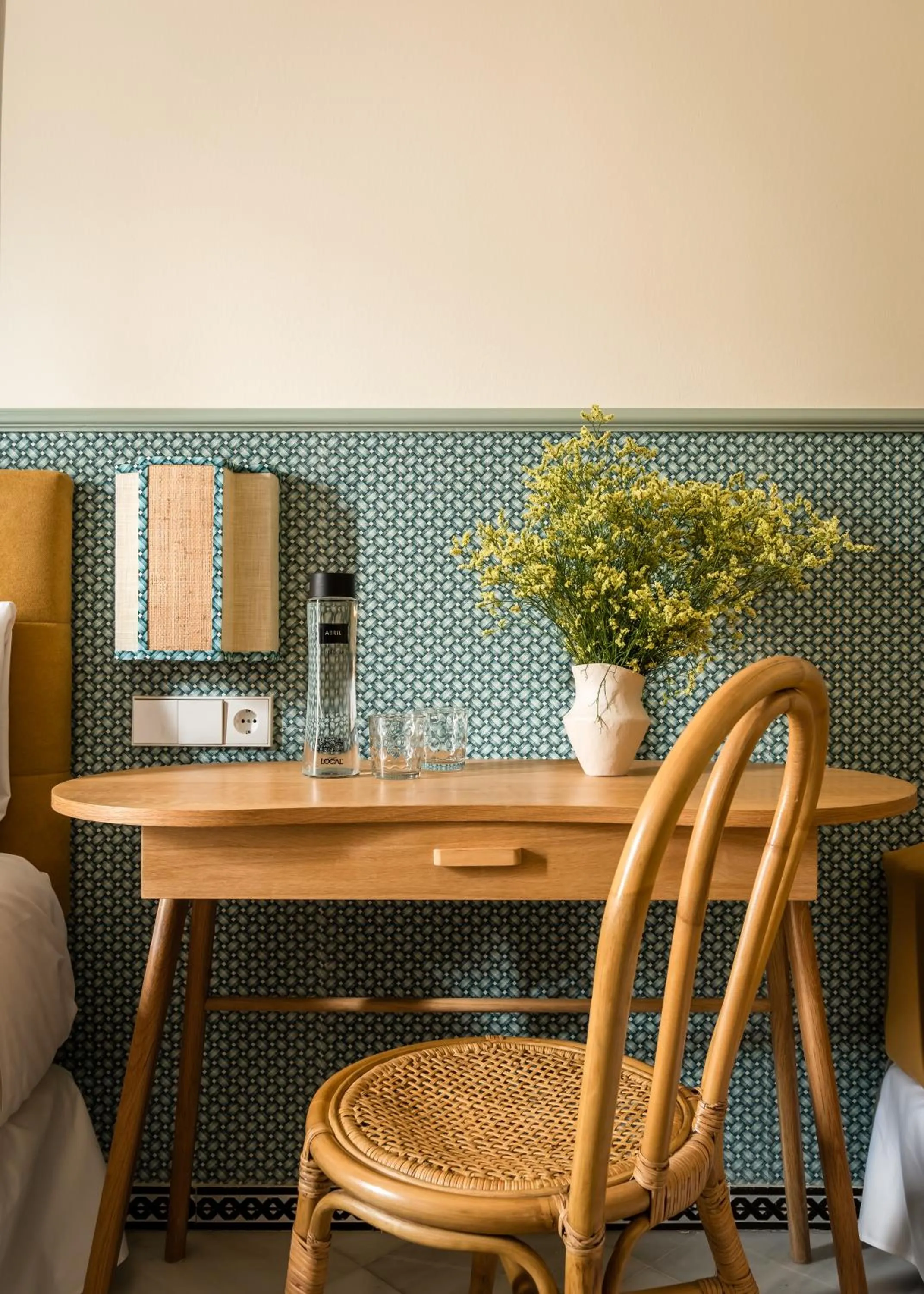 Seating area in BYPILLOW Abril