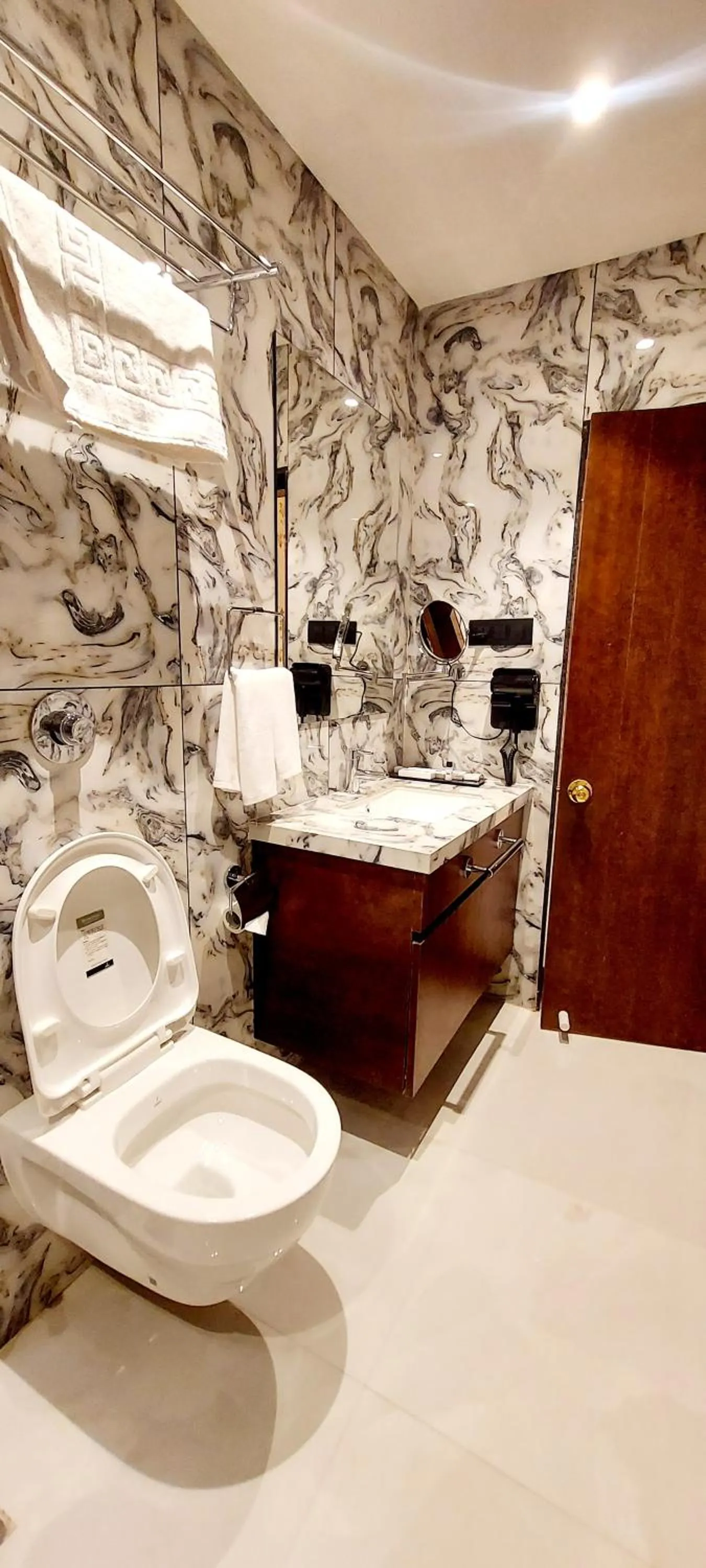 Bathroom in Hotel Madhuban