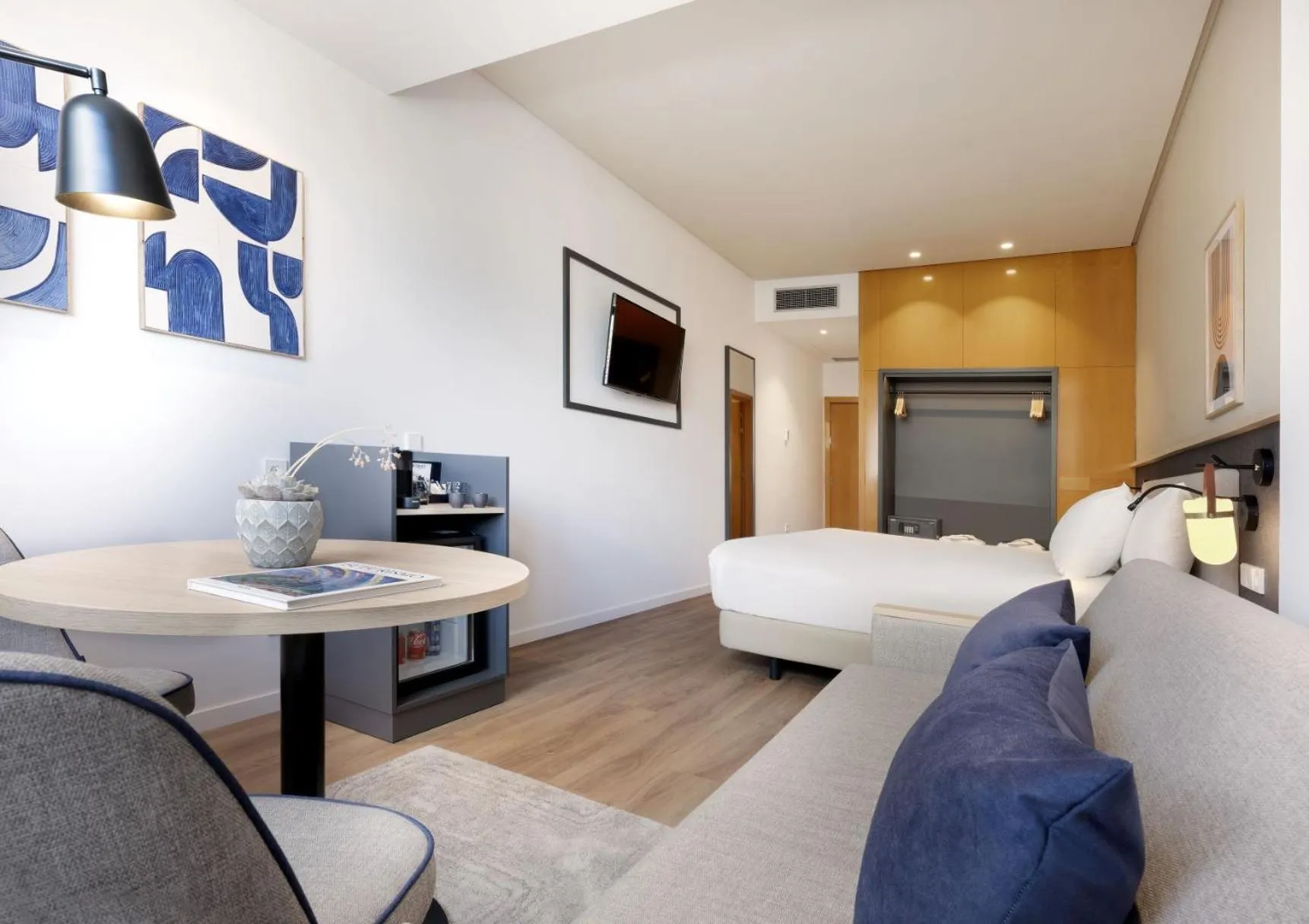 Bed in Hotel Málaga Alameda Centro Affiliated by Meliá